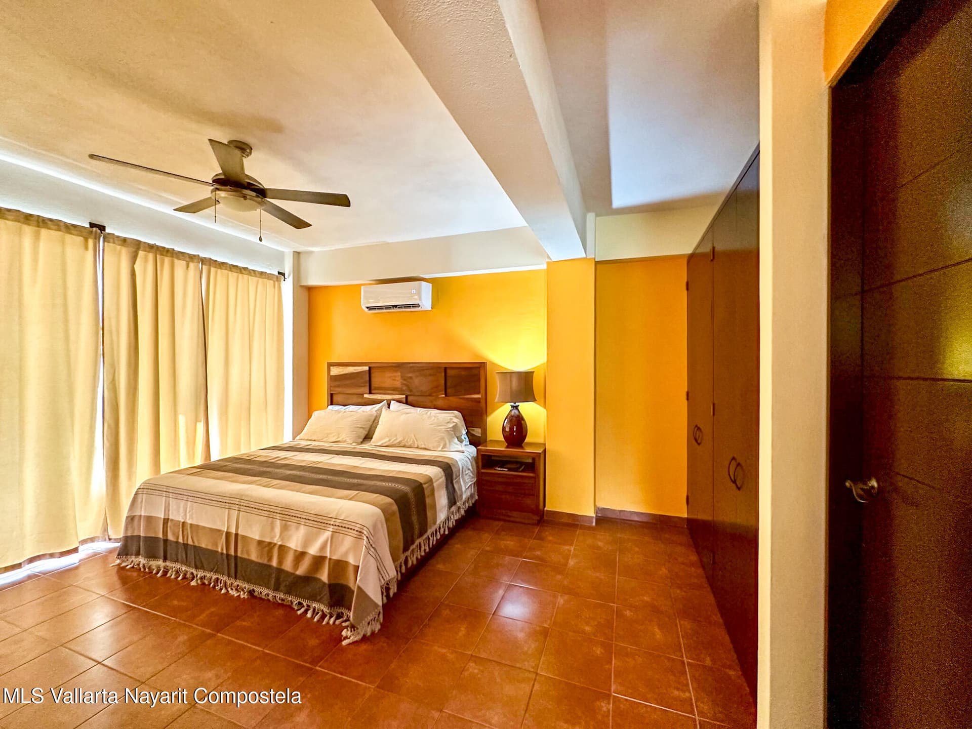 1075 Andador Jamaica 23