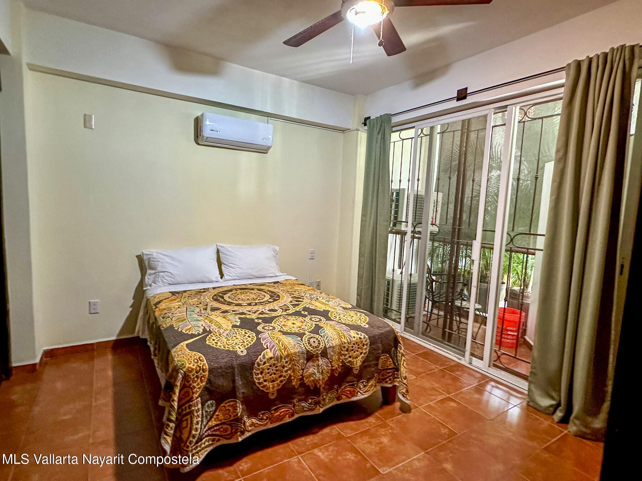 1075 Andador Jamaica 33