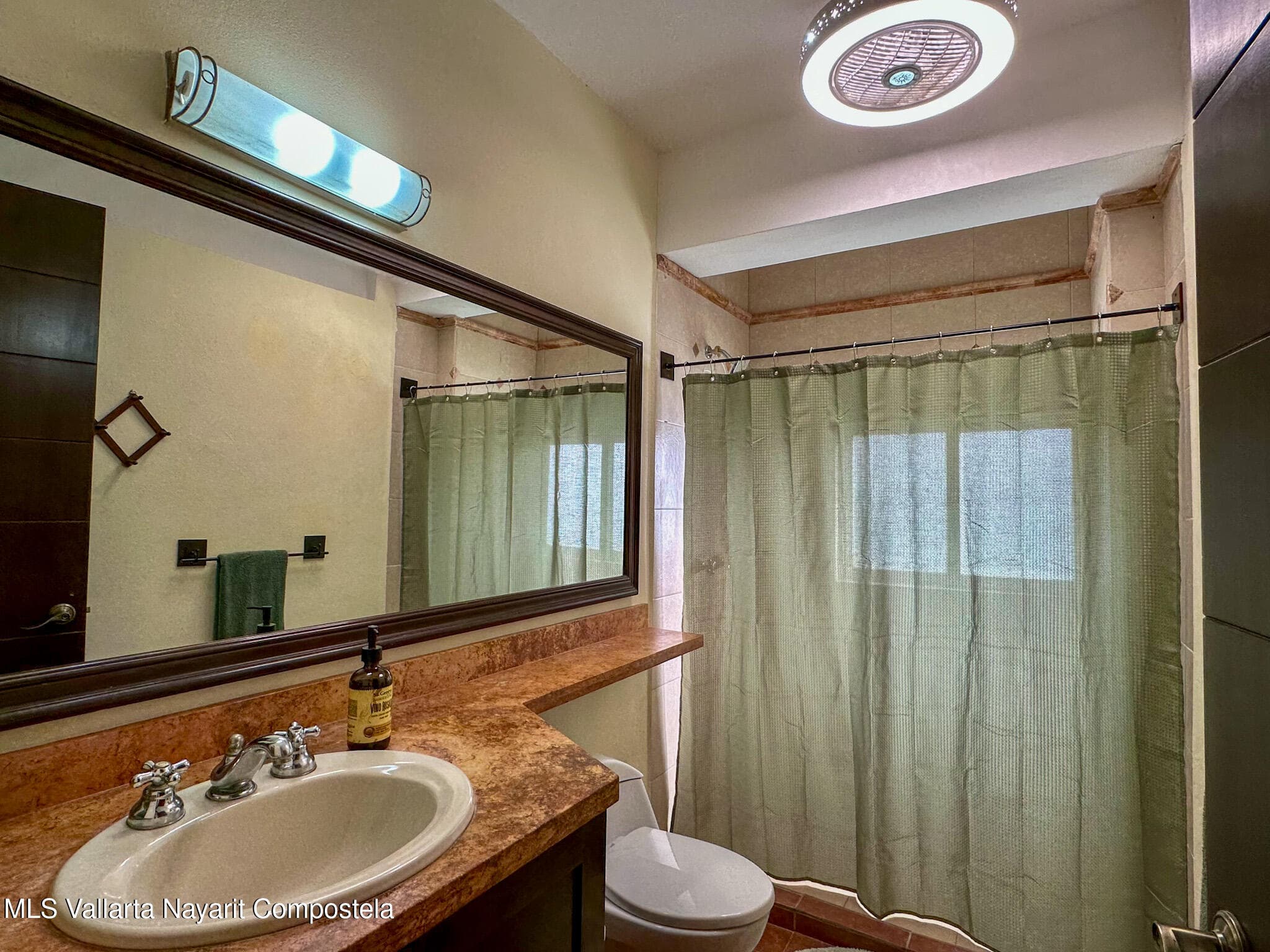 1075 Andador Jamaica 35