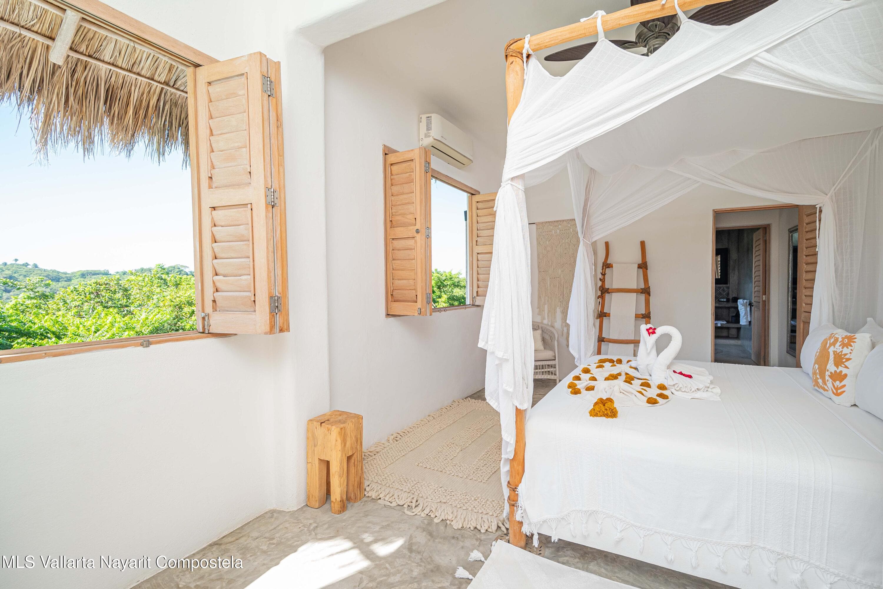 12 palapa 4