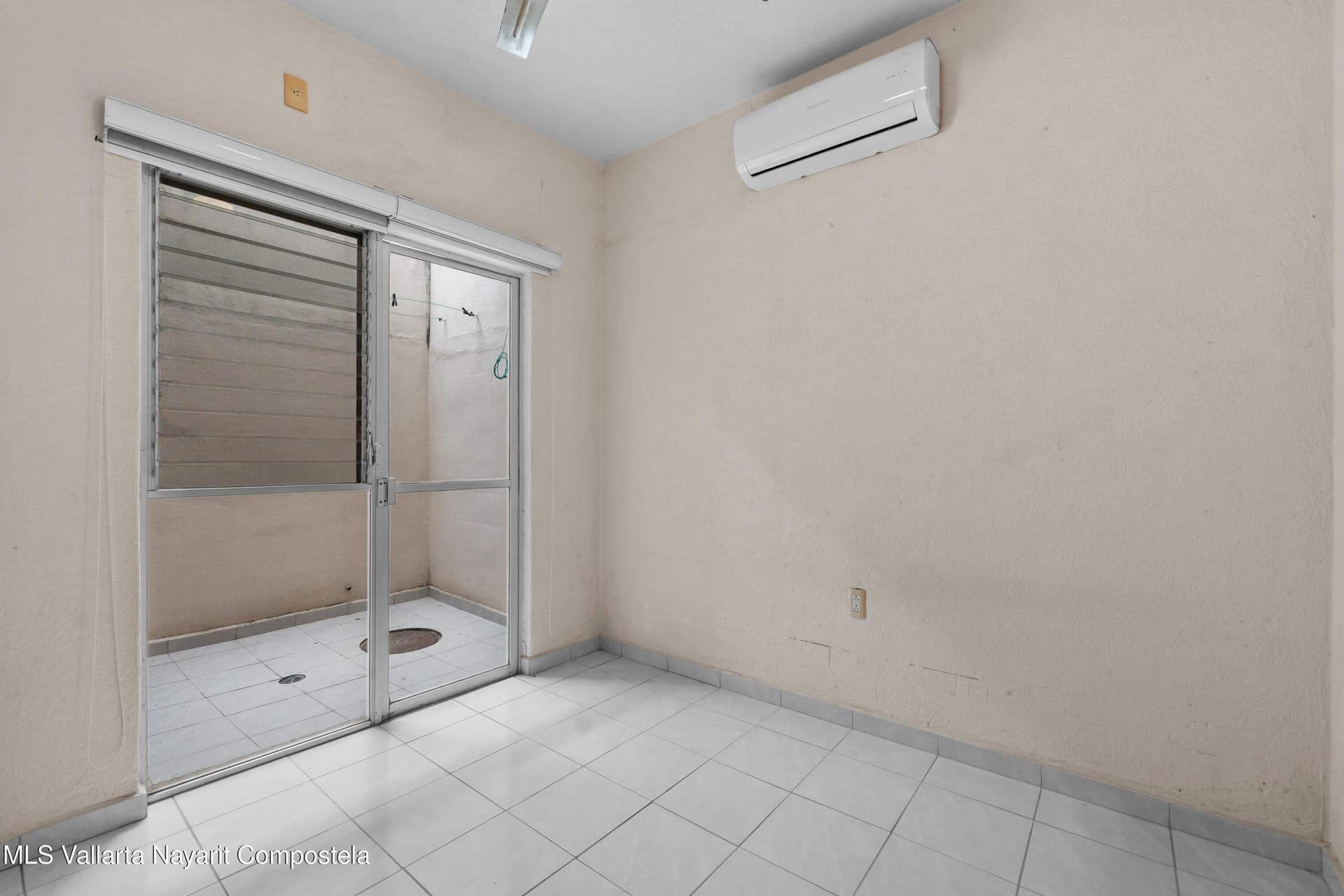 191 Palma Kentia St. 12