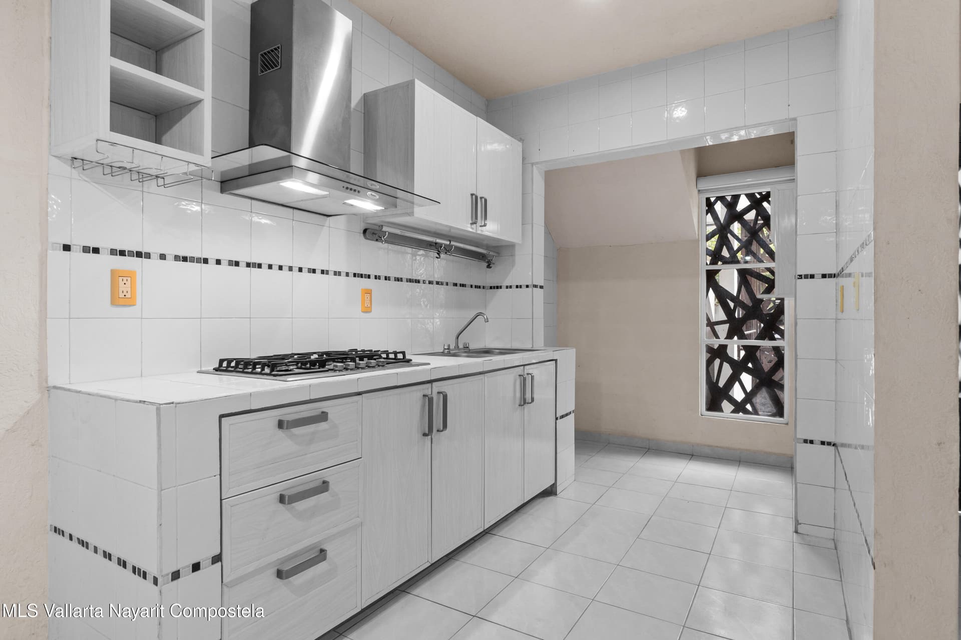 191 Palma Kentia St. 8