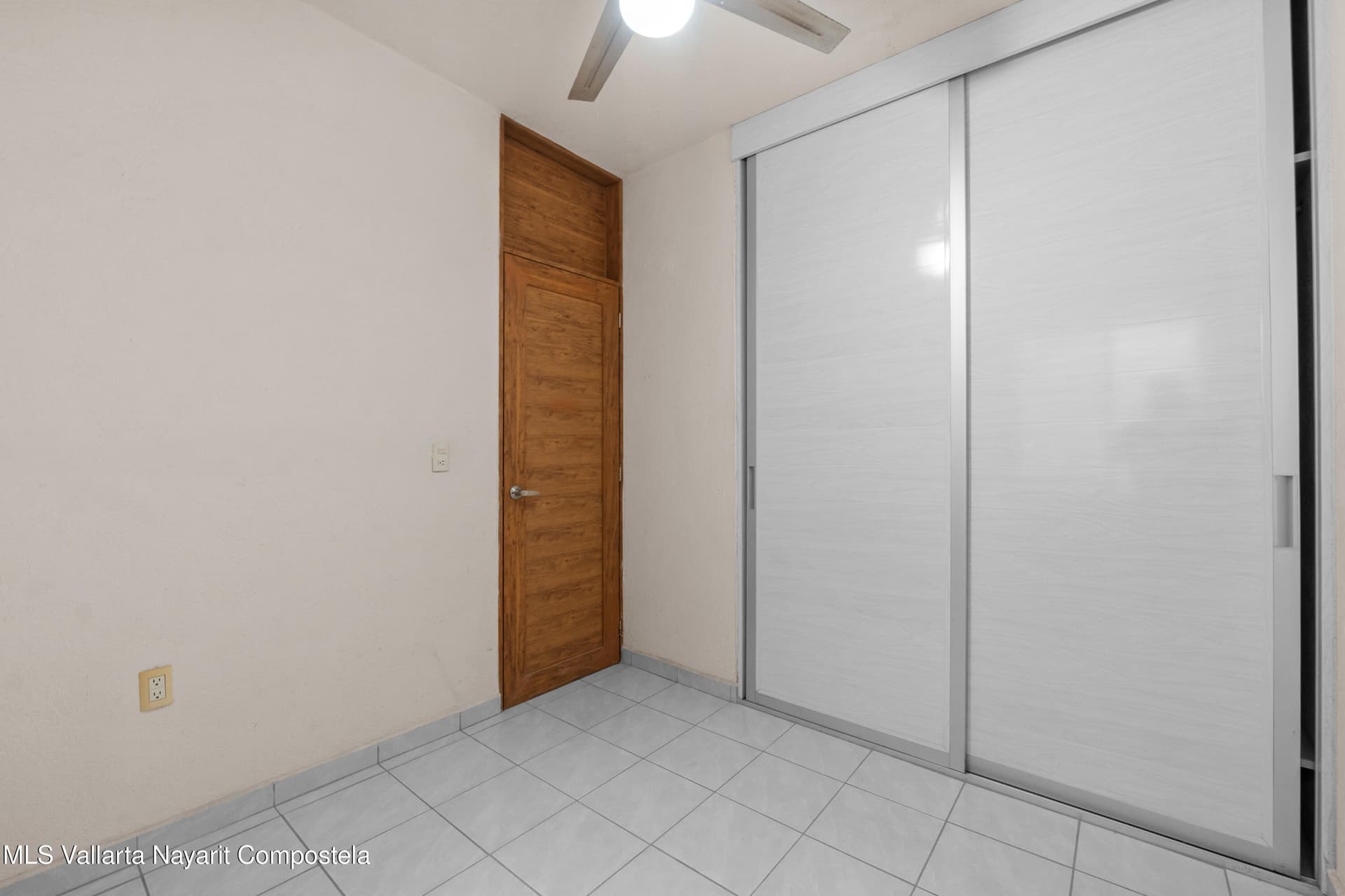 191 Palma Kentia St. 11