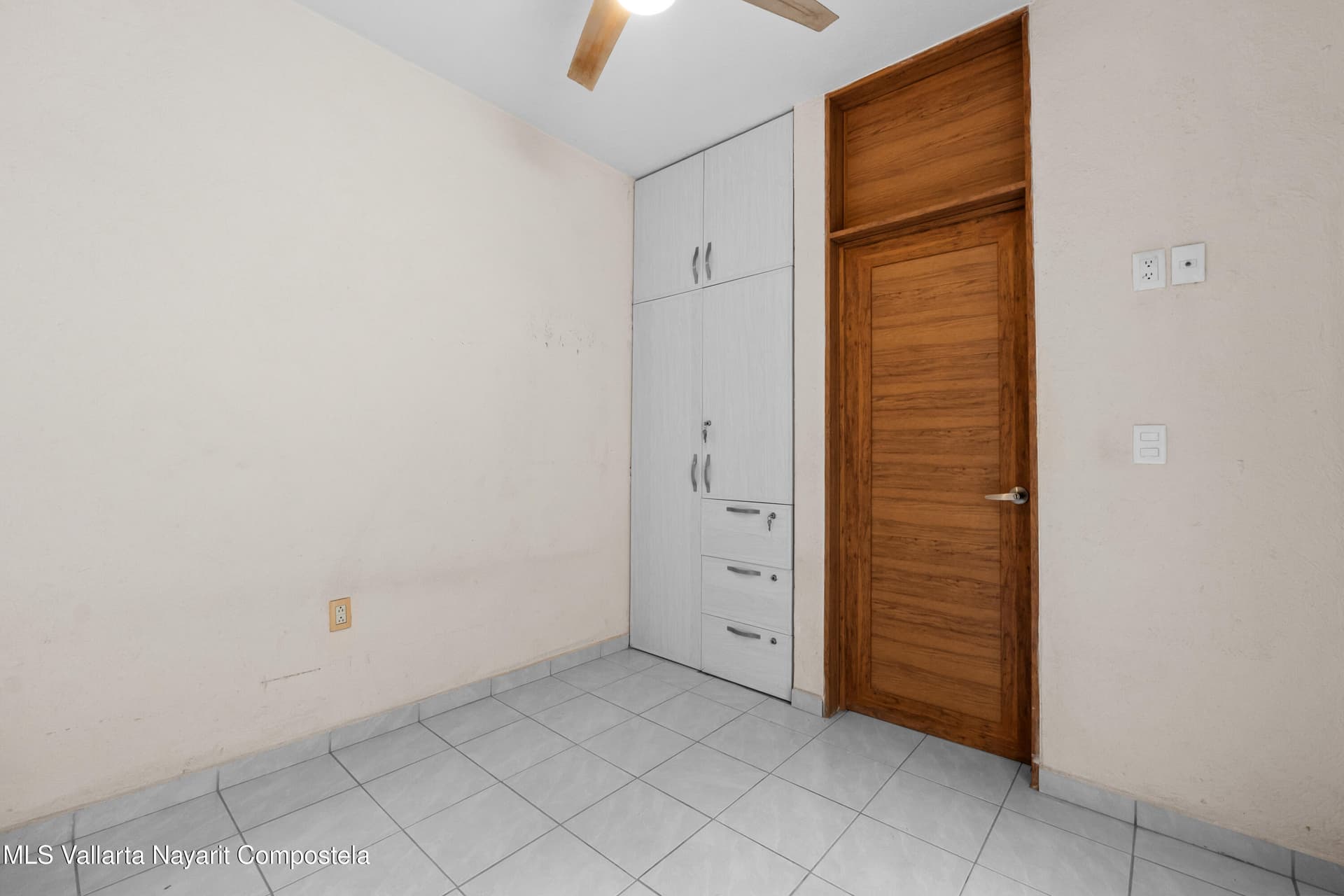 191 Palma Kentia St. 13
