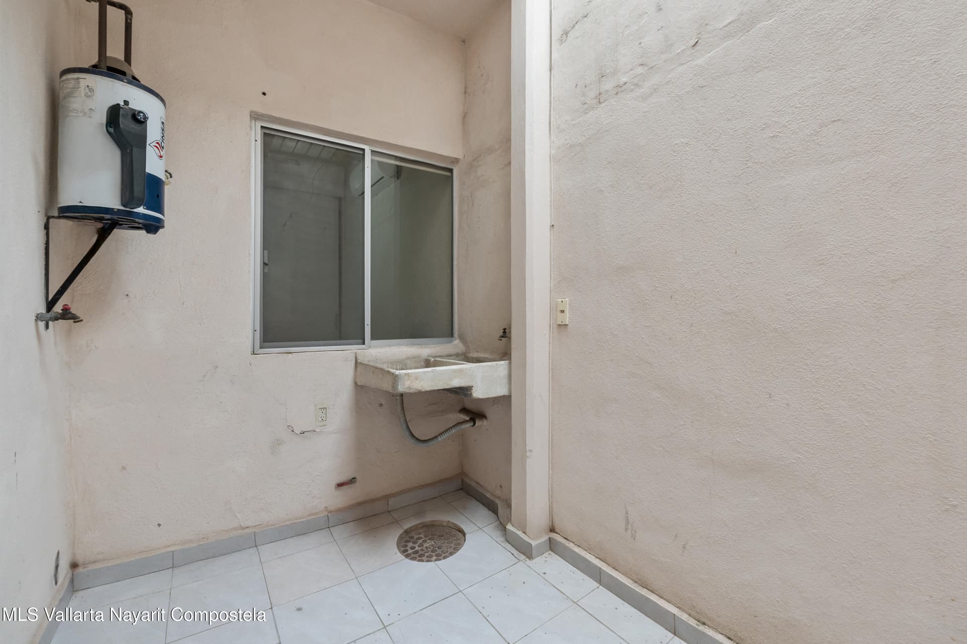 191 Palma Kentia St. 14