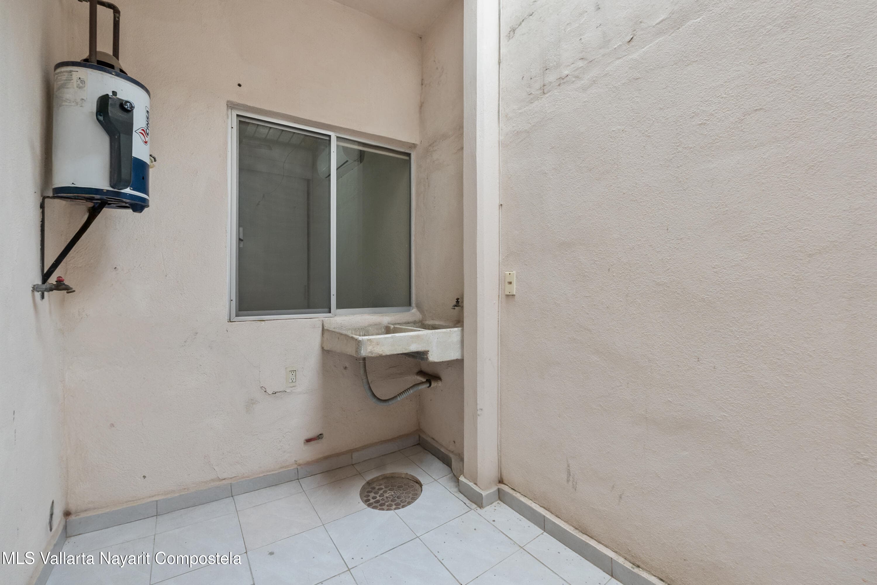 191 Palma Kentia St. 14