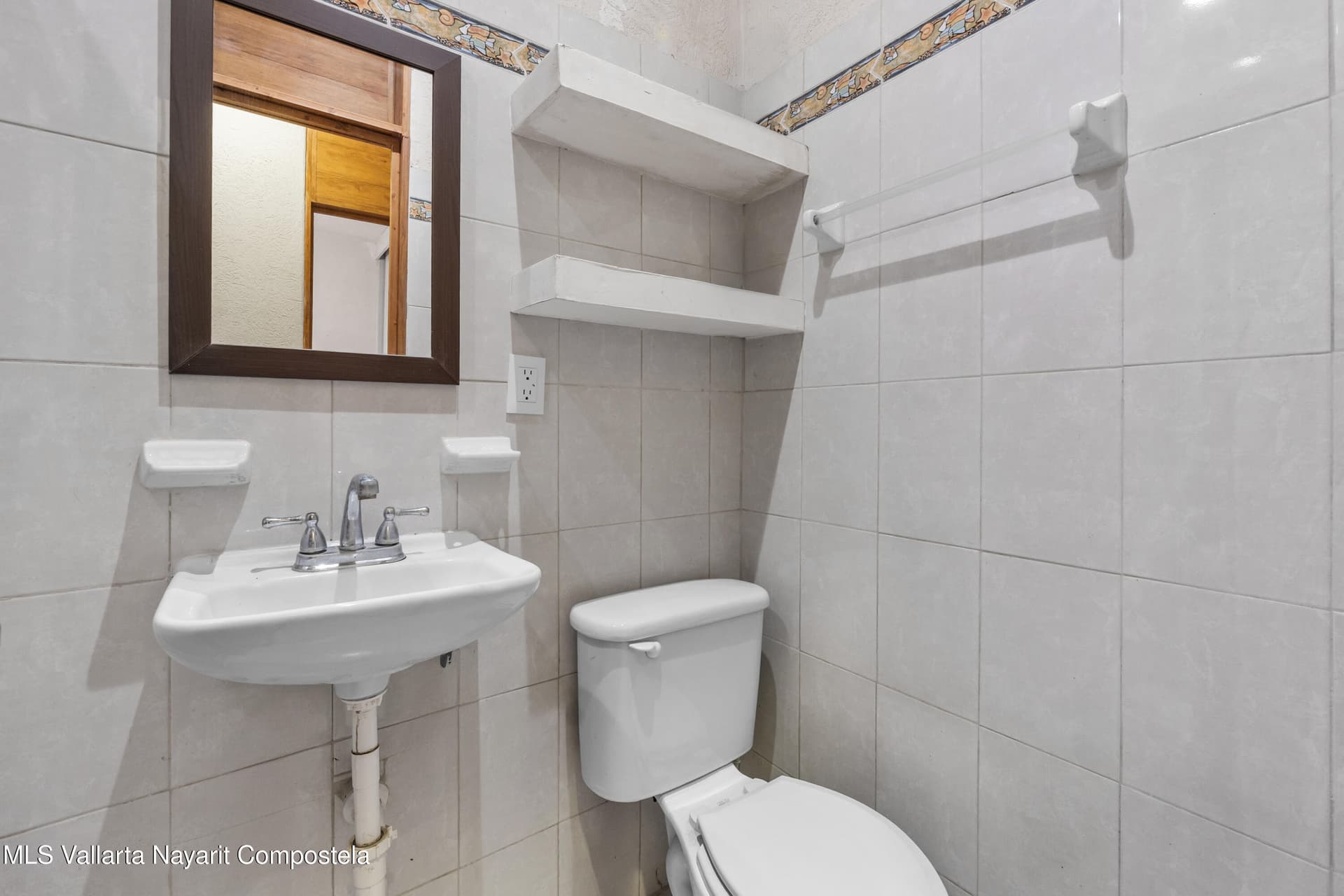191 Palma Kentia St. 15