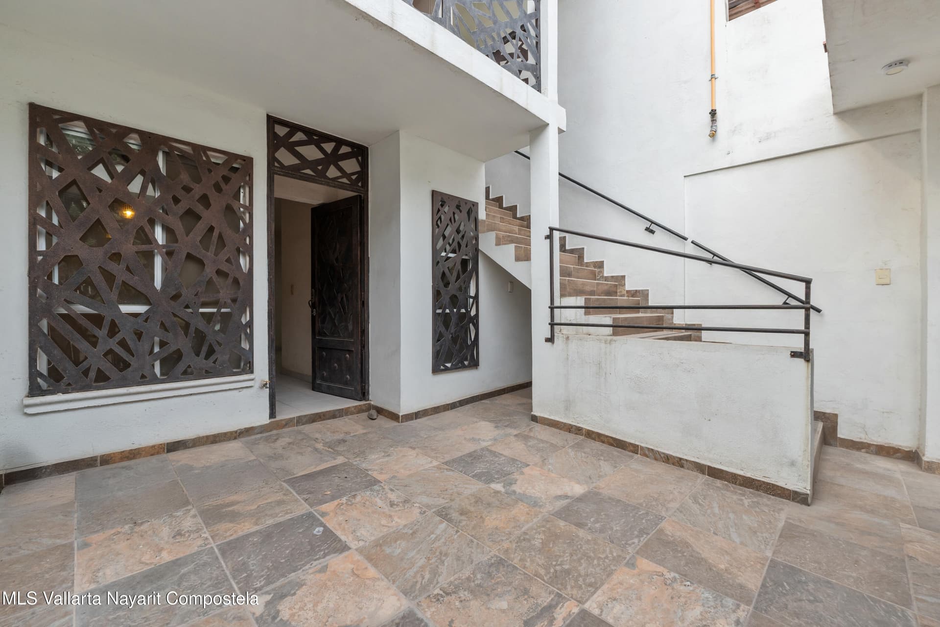 191 Palma Kentia St. 17