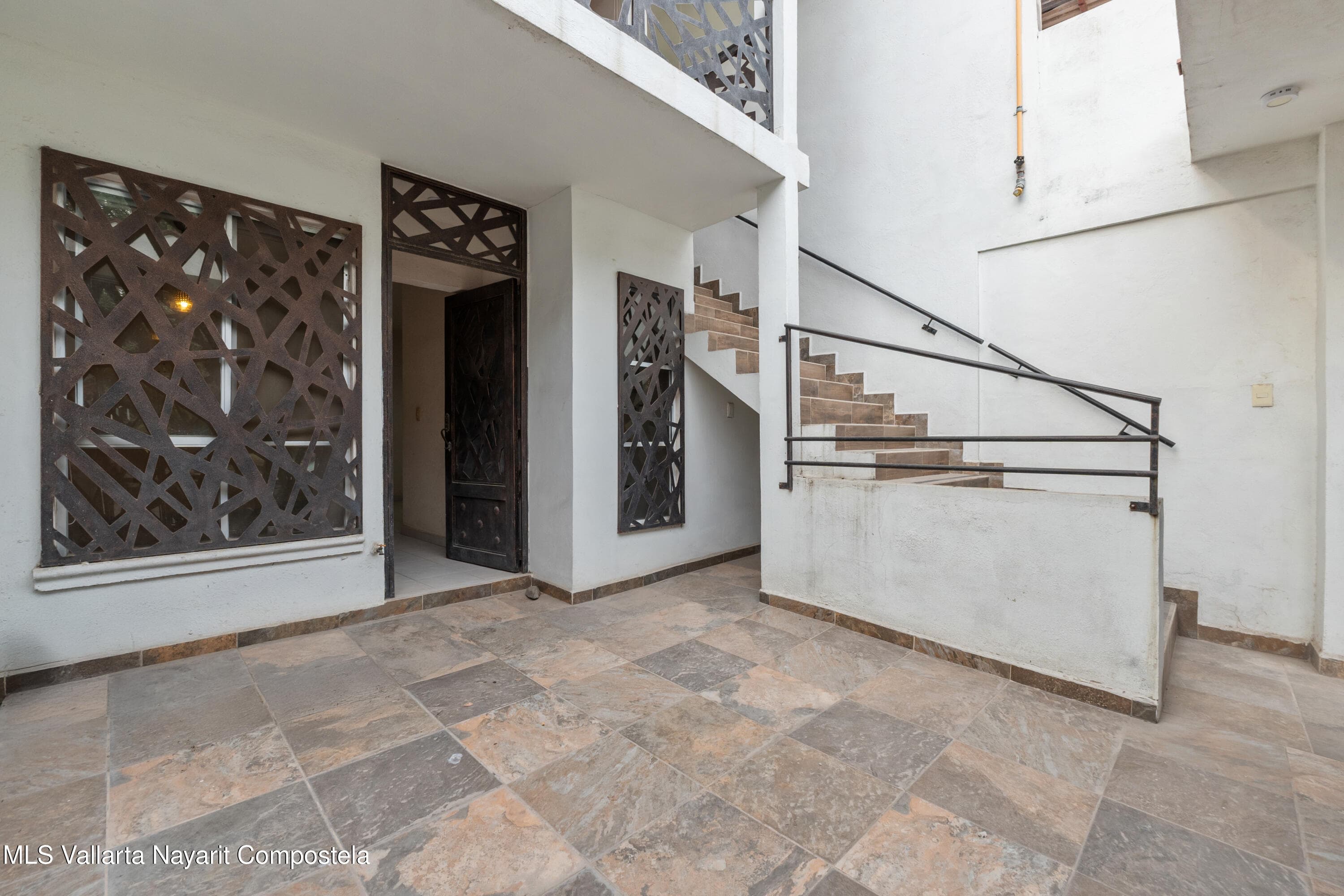 191 Palma Kentia St. 17