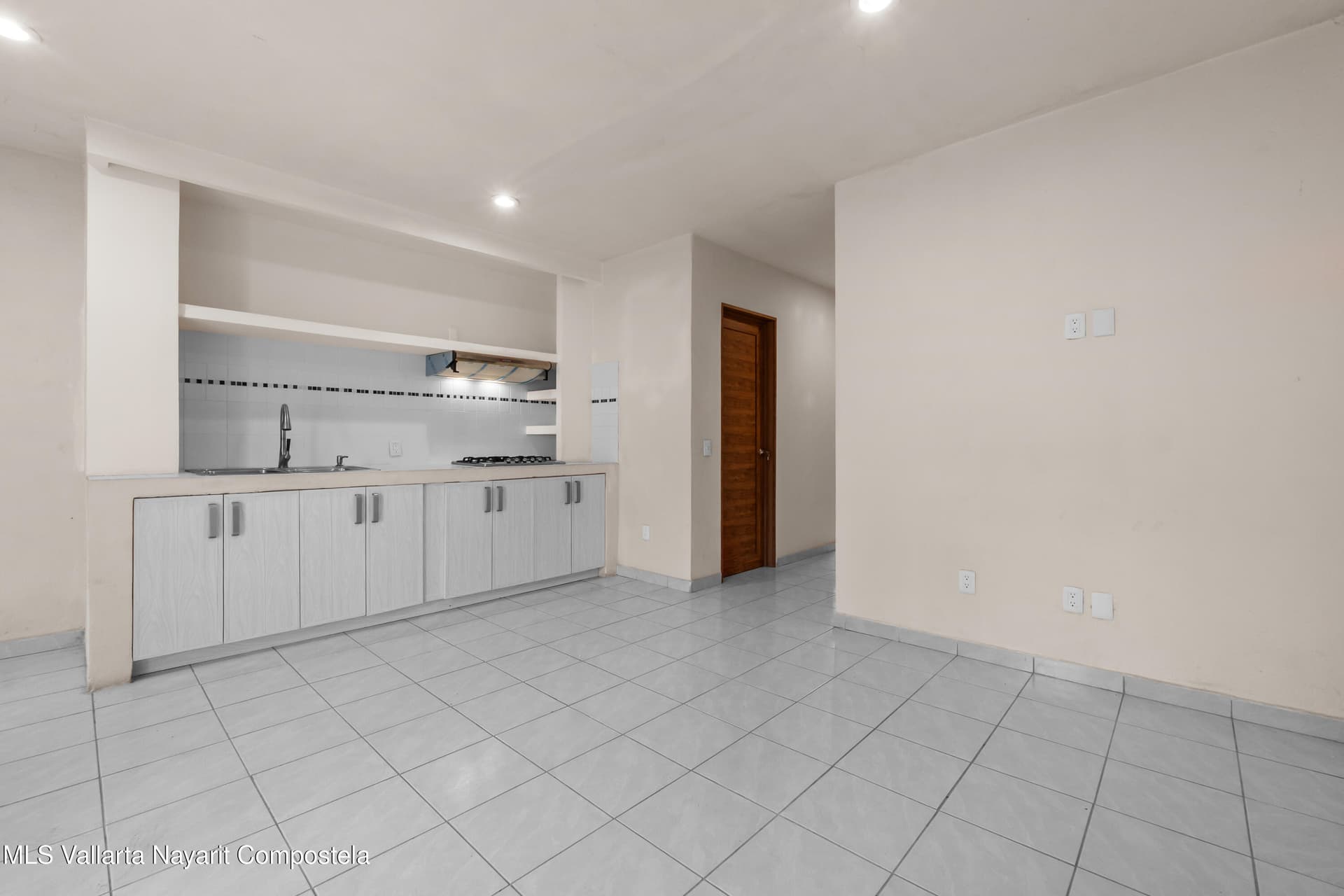 191 Palma Kentia St. 19