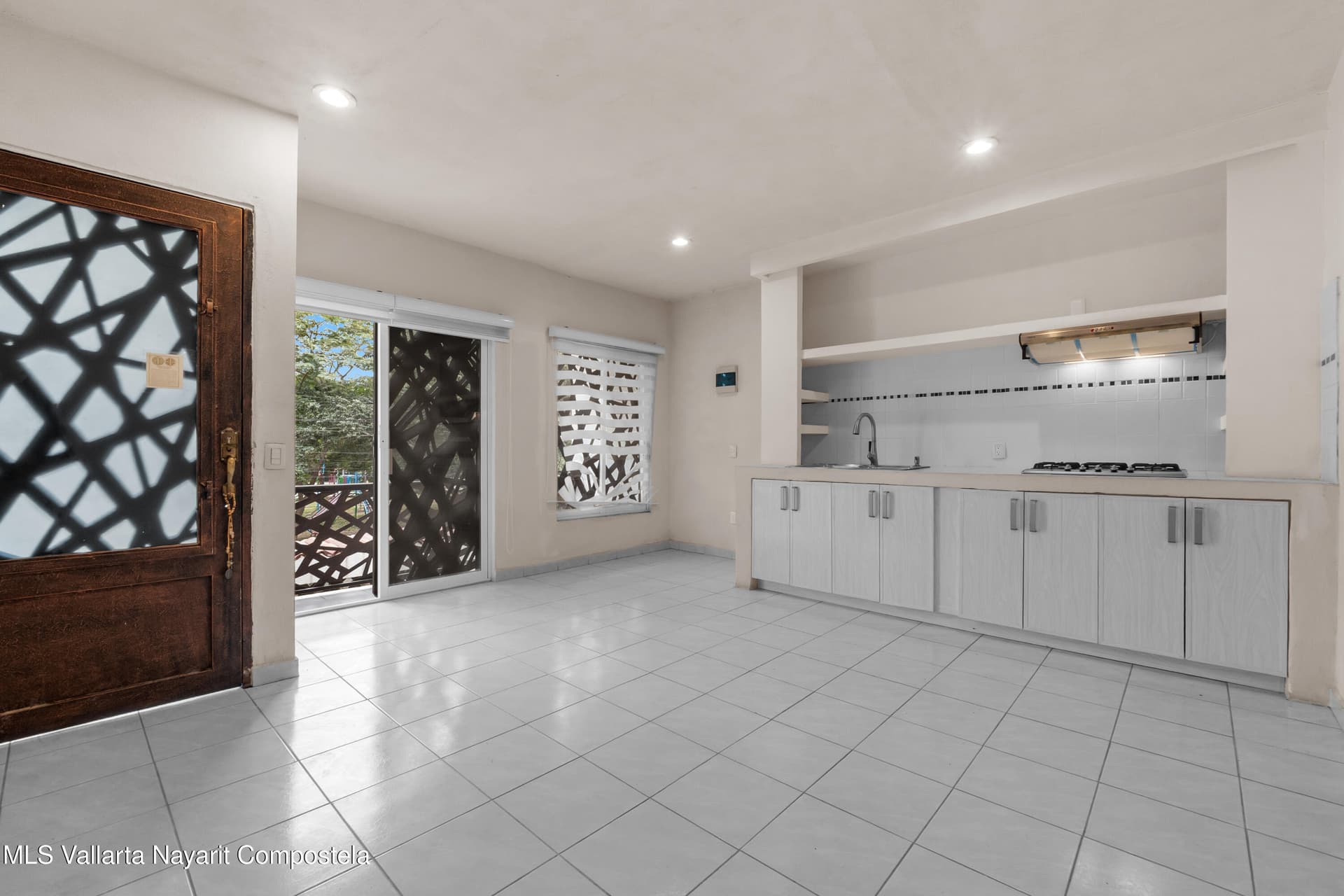 191 Palma Kentia St. 20