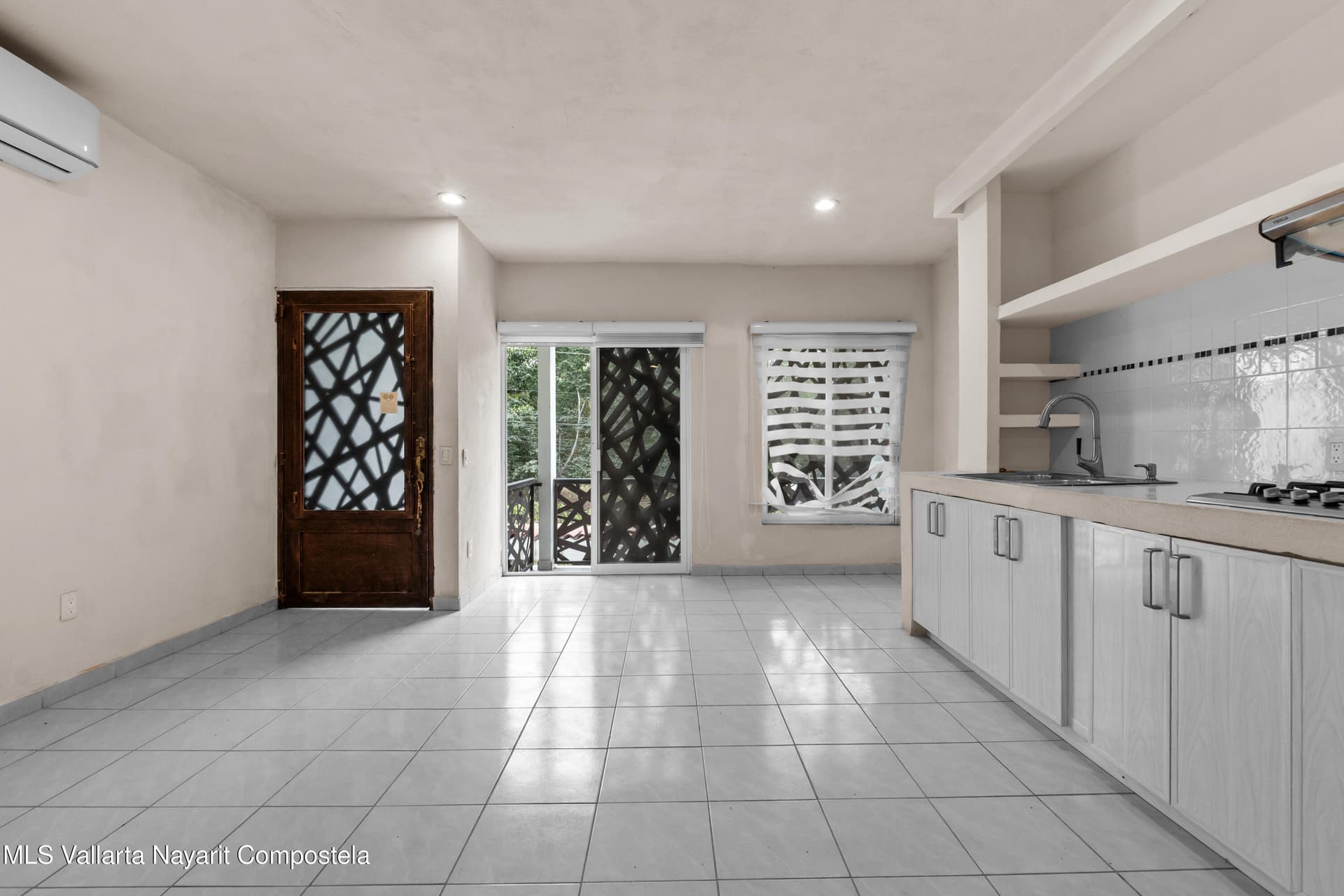 191 Palma Kentia St. 21