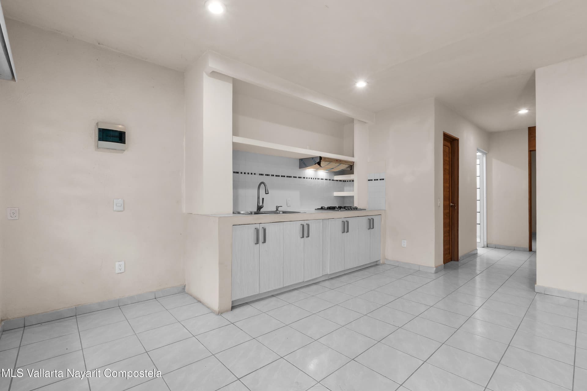 191 Palma Kentia St. 22