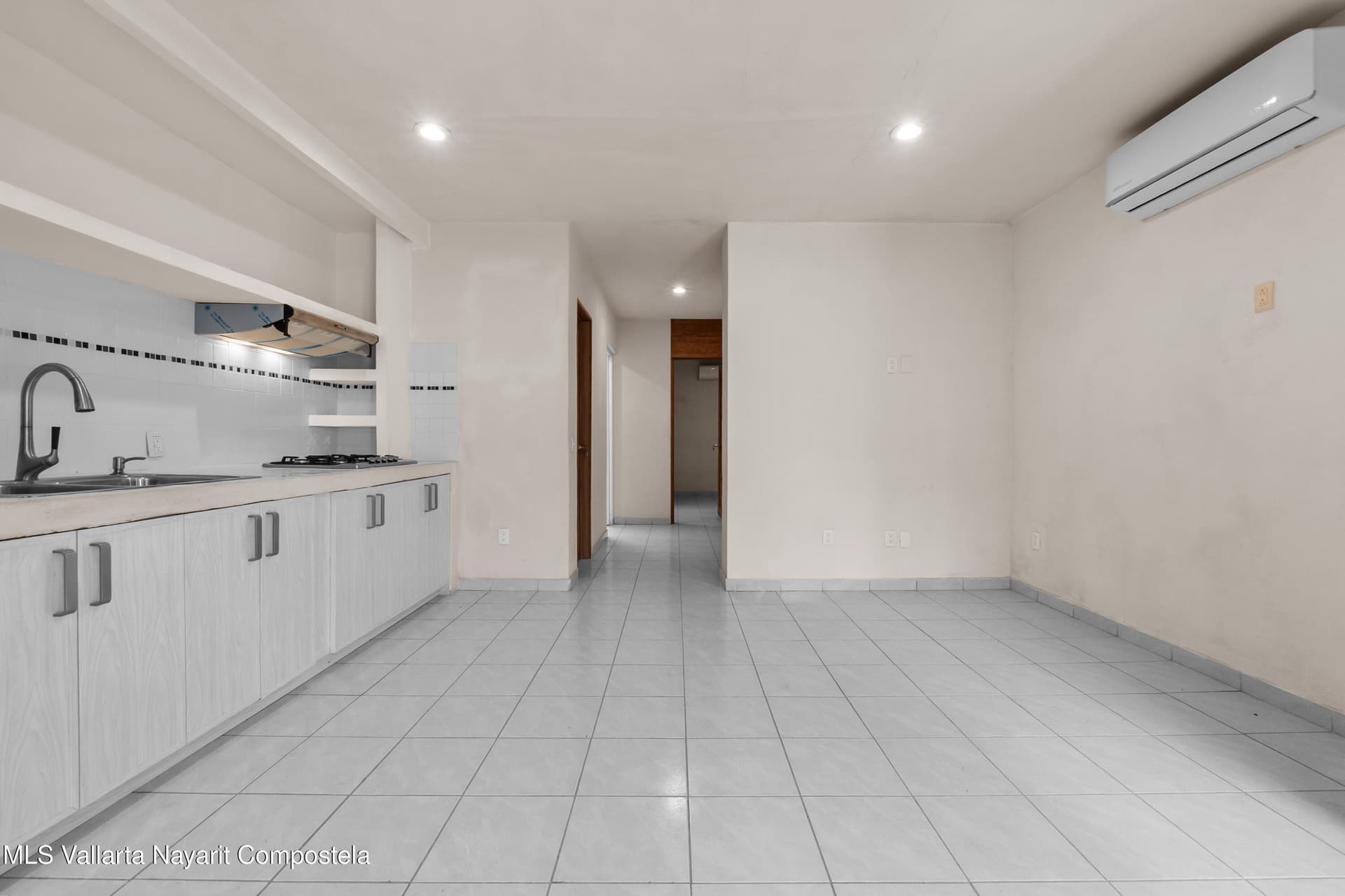 191 Palma Kentia St. 23