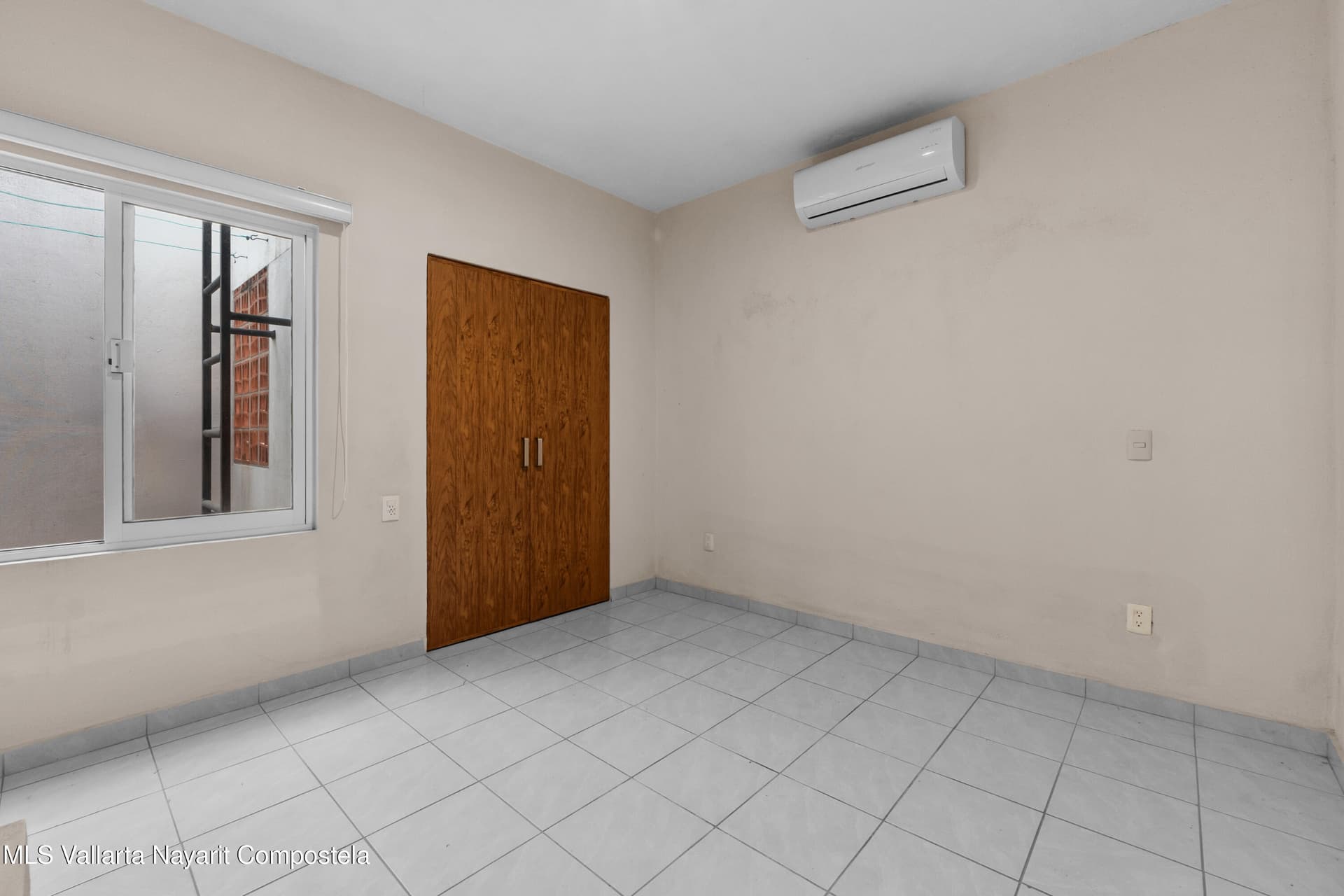 191 Palma Kentia St. 27