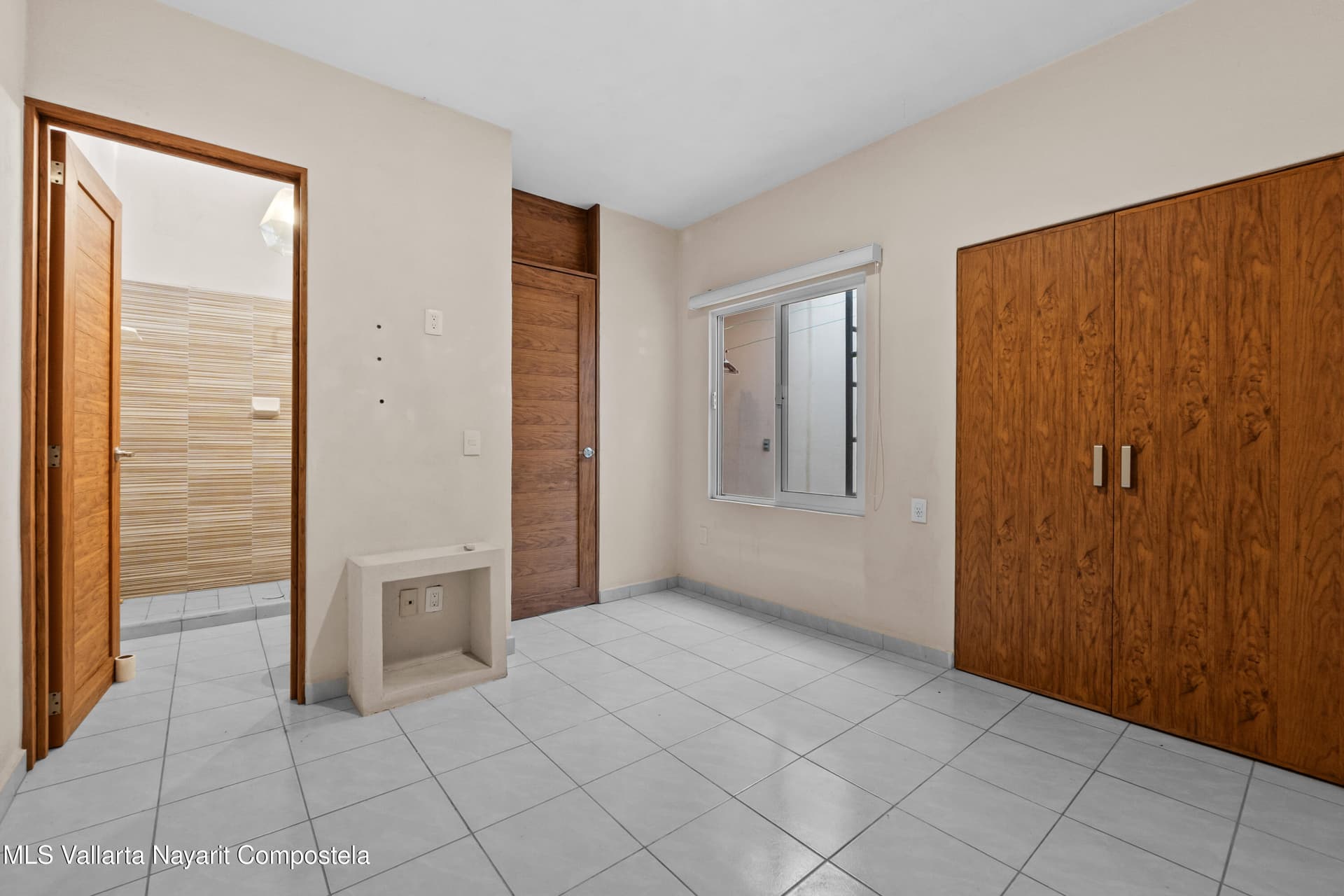 191 Palma Kentia St. 28