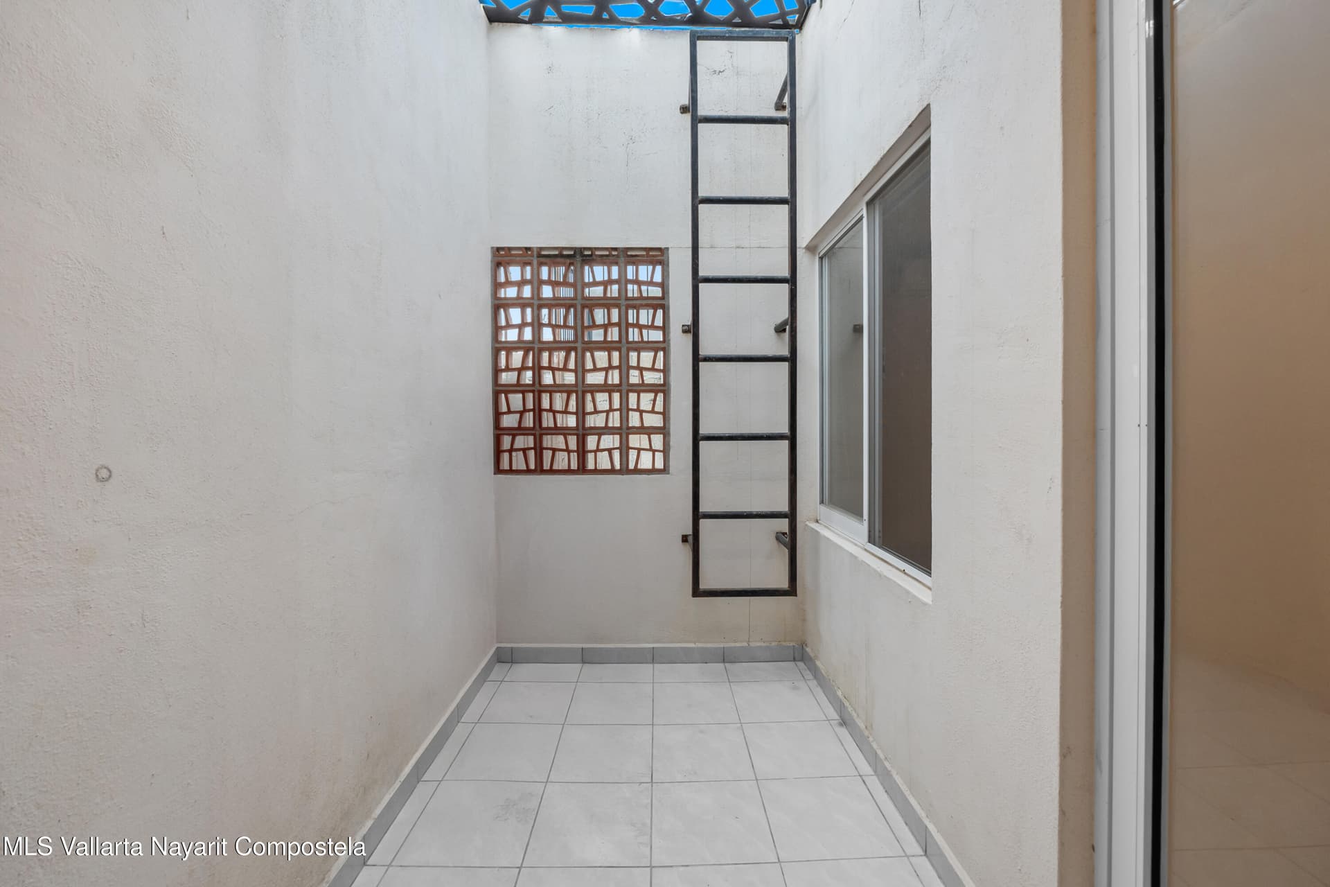 191 Palma Kentia St. 30