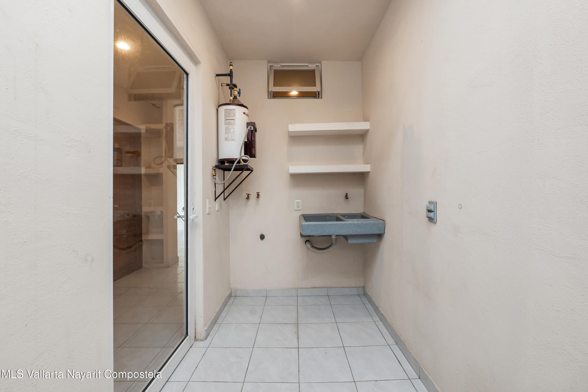 191 Palma Kentia St. 31