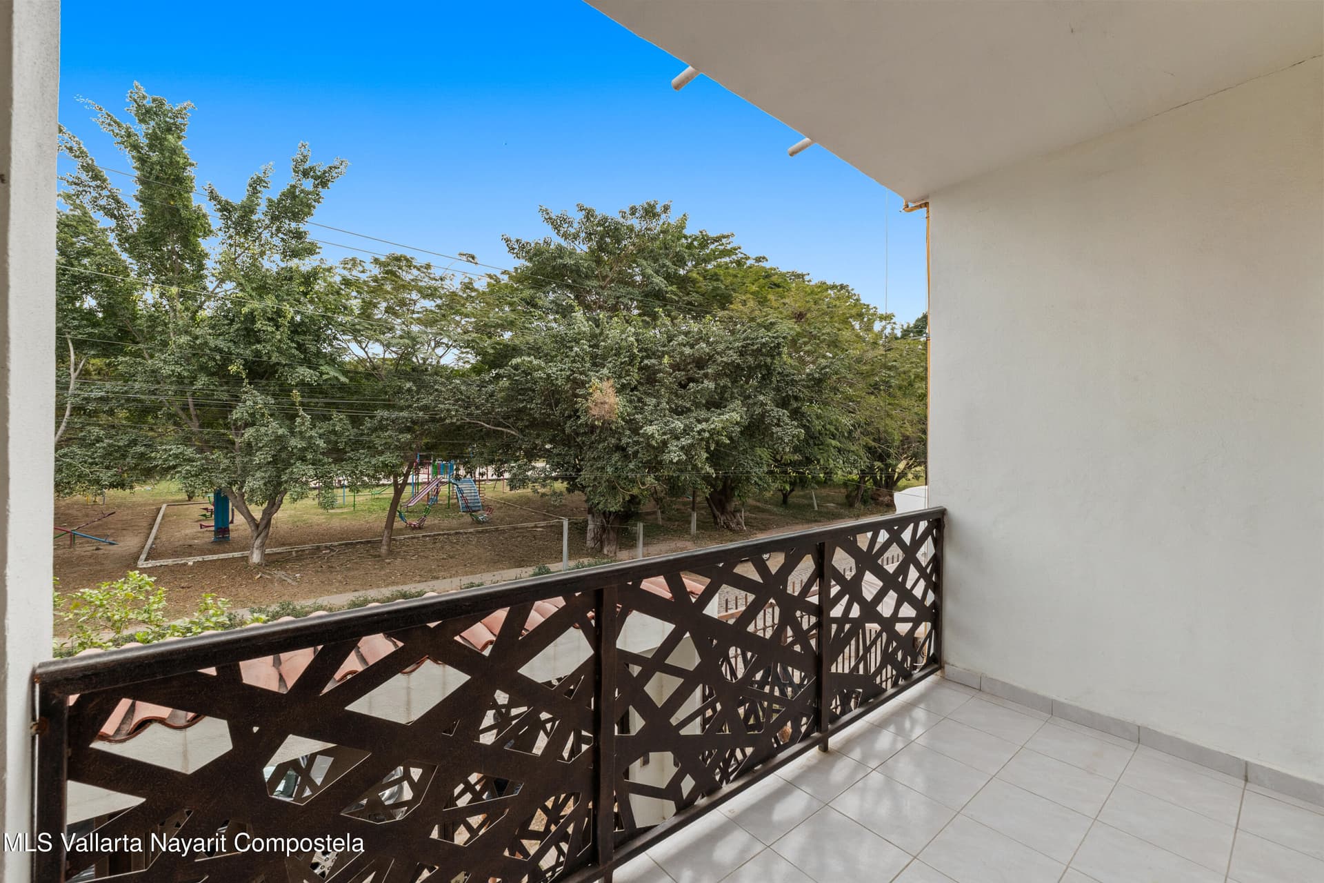 191 Palma Kentia St. 33