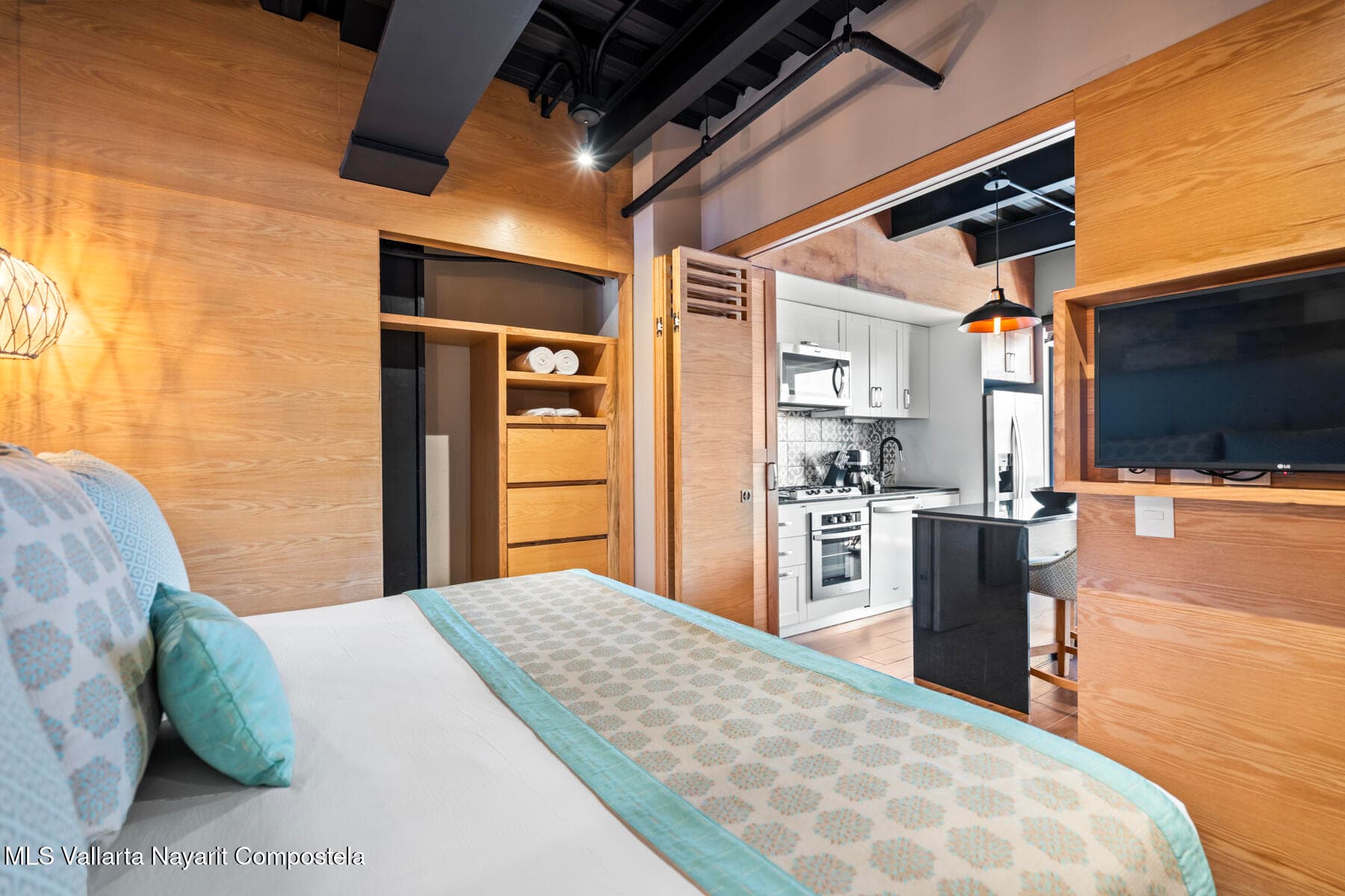 Chic by Pinnacle 7