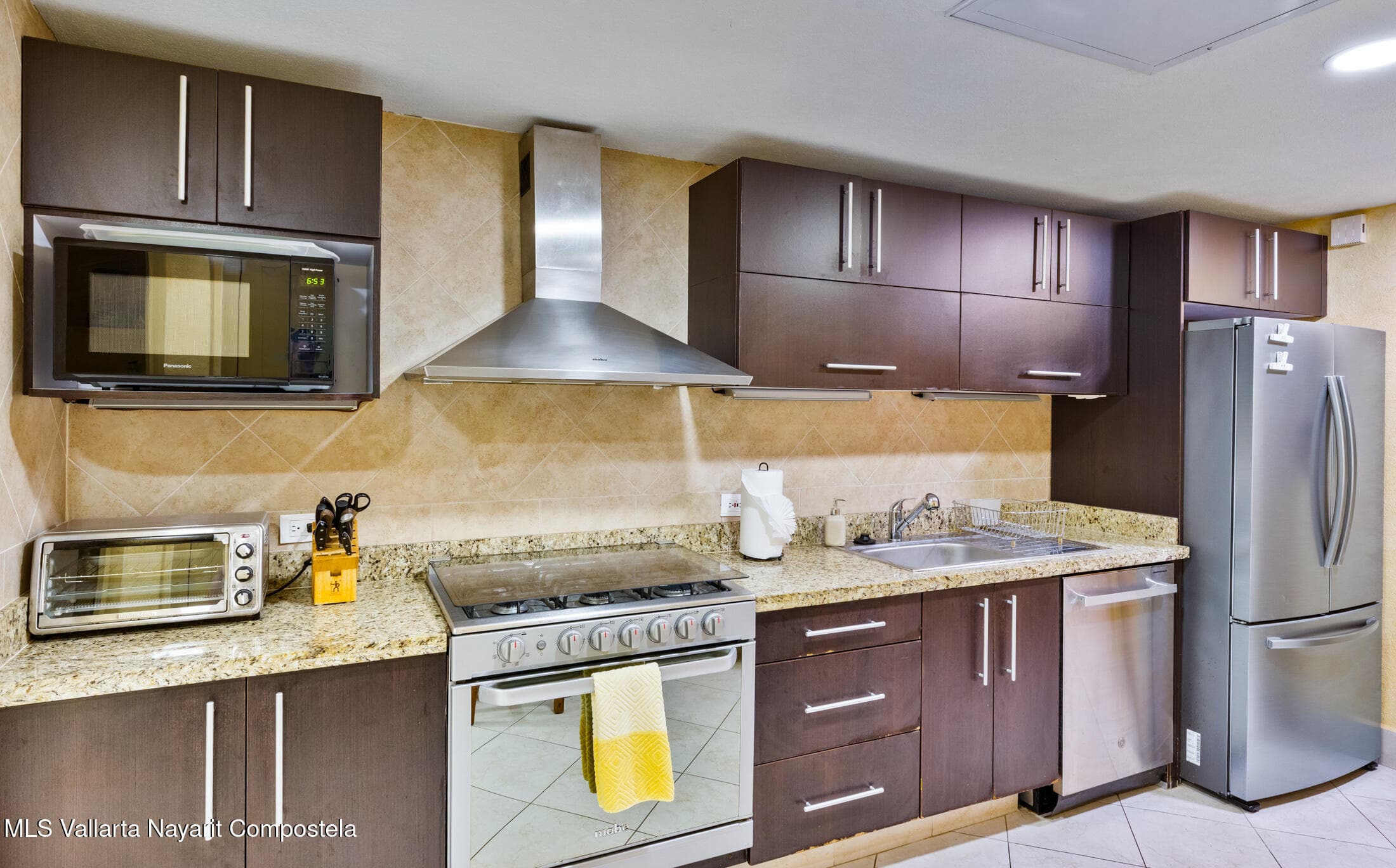 Grand Venetian 9