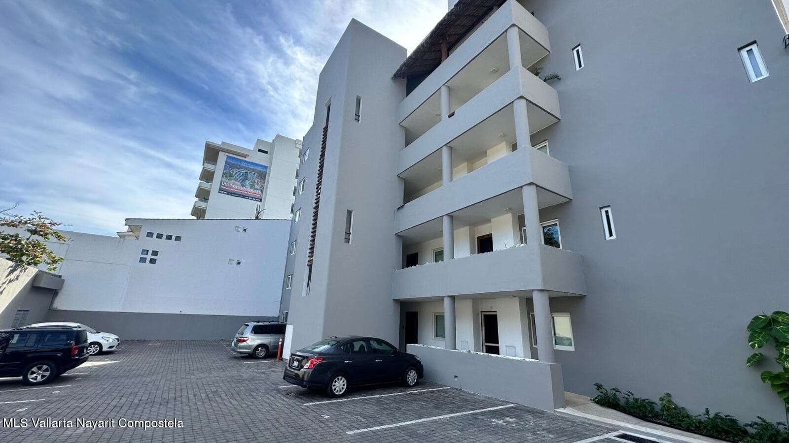 388 AVENIDA LOS PICOS AV LOS PICOS 23