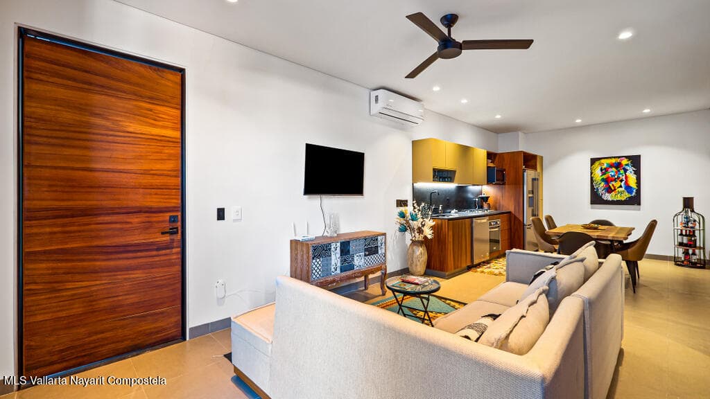 The Colonial 8
