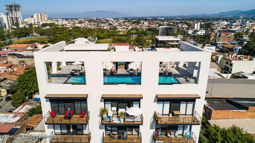 The Colonial 36