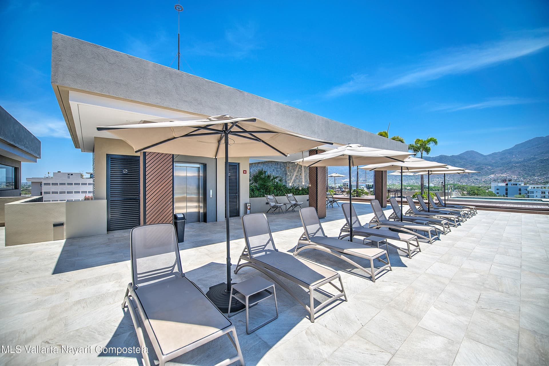 117 PALM SPRING 23