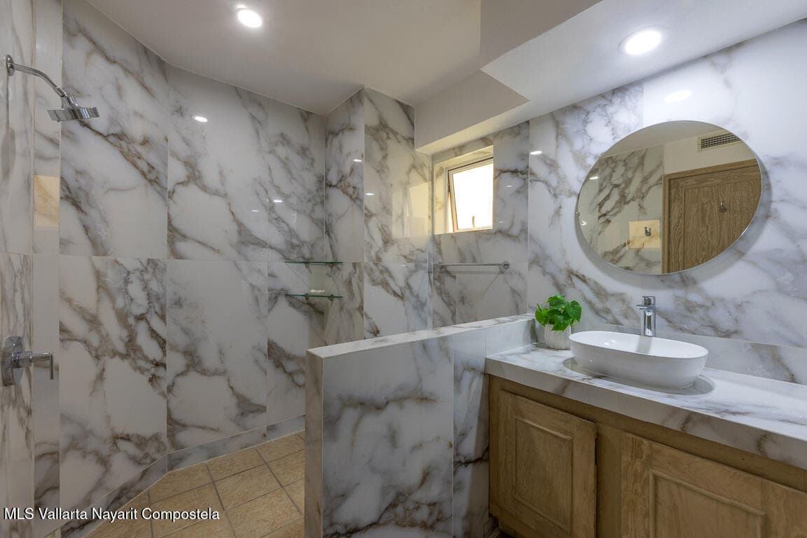 Bay View Grand 13