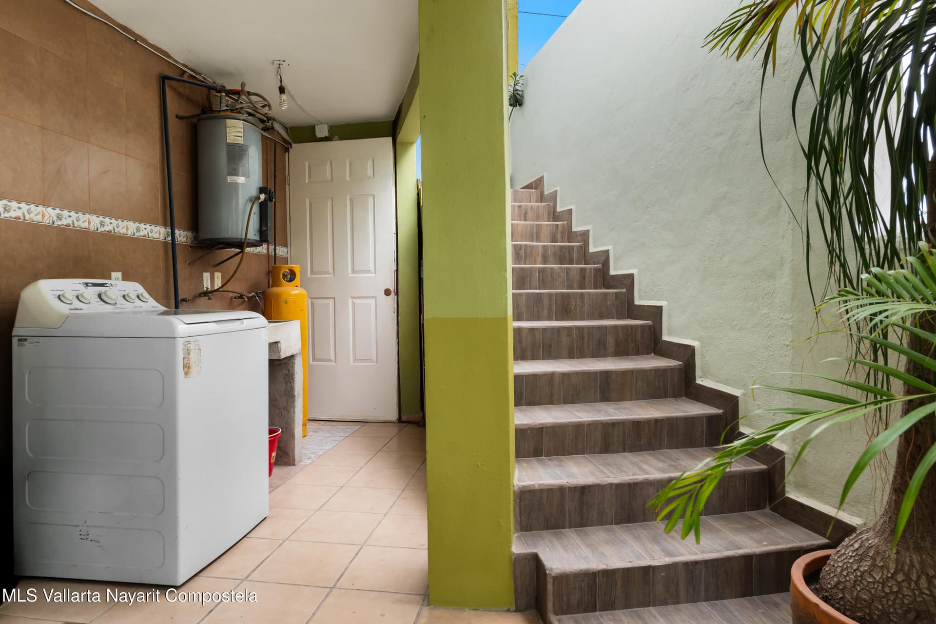 247 Valle del Nogal 16