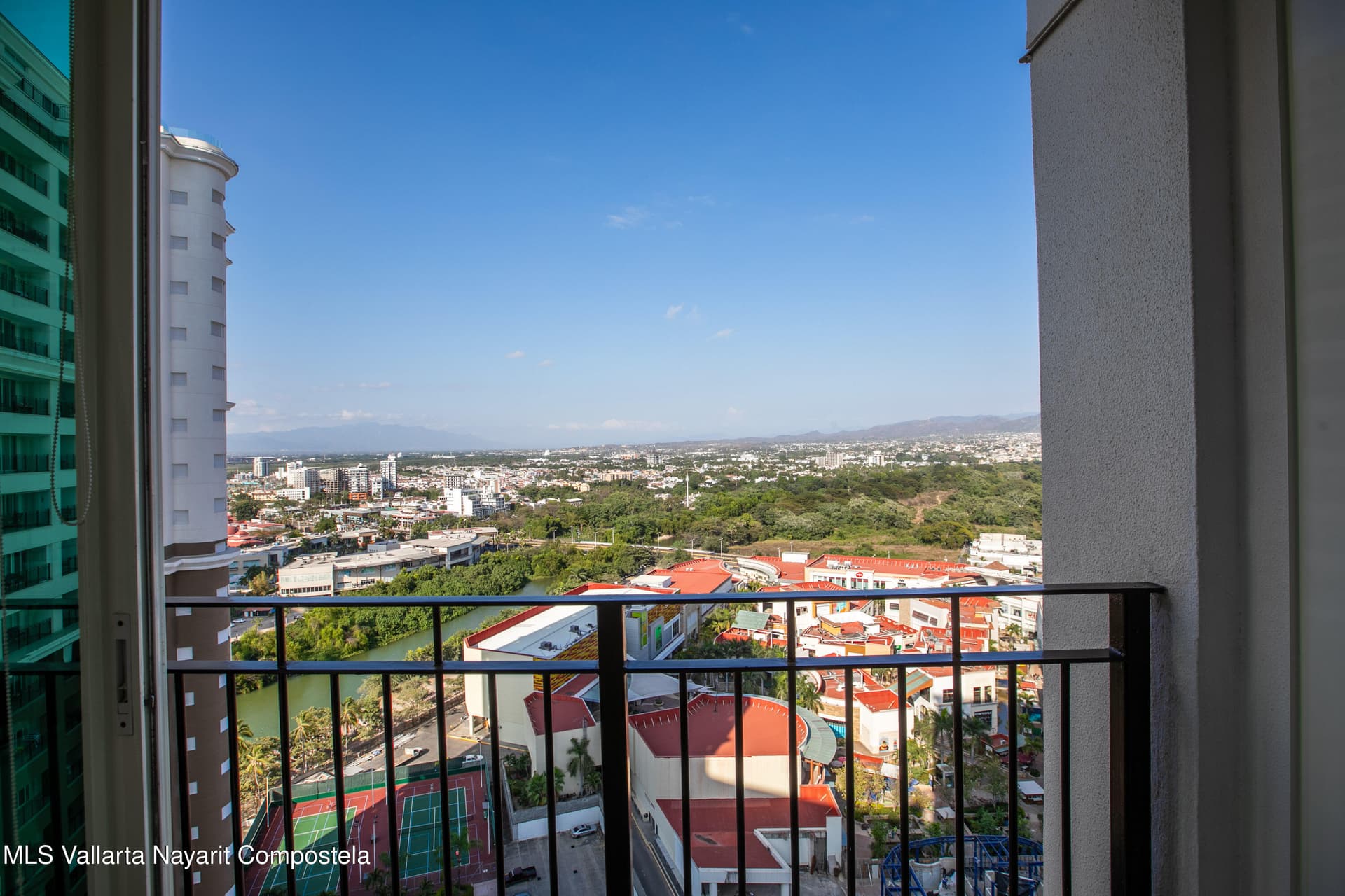 Grand Venetian 37