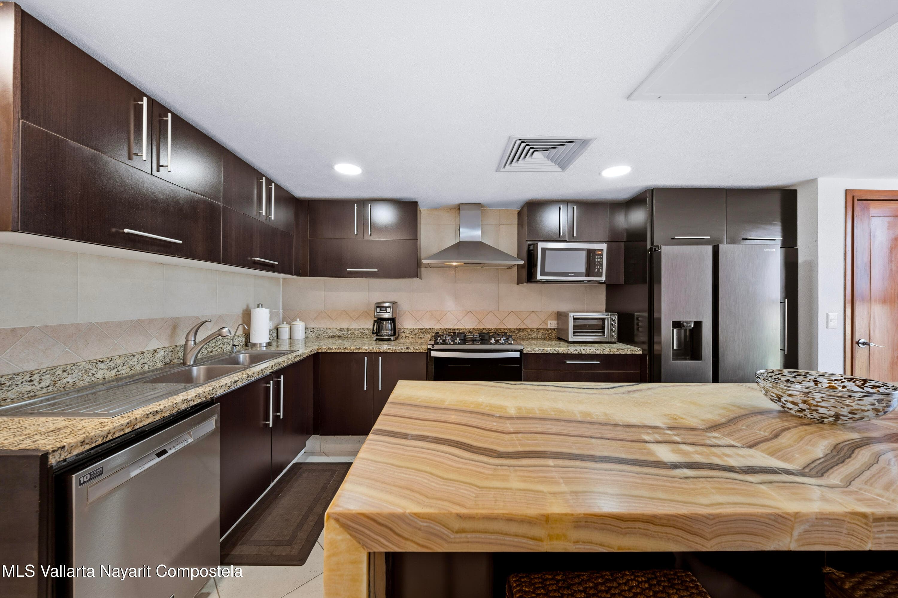 Grand Venetian 8