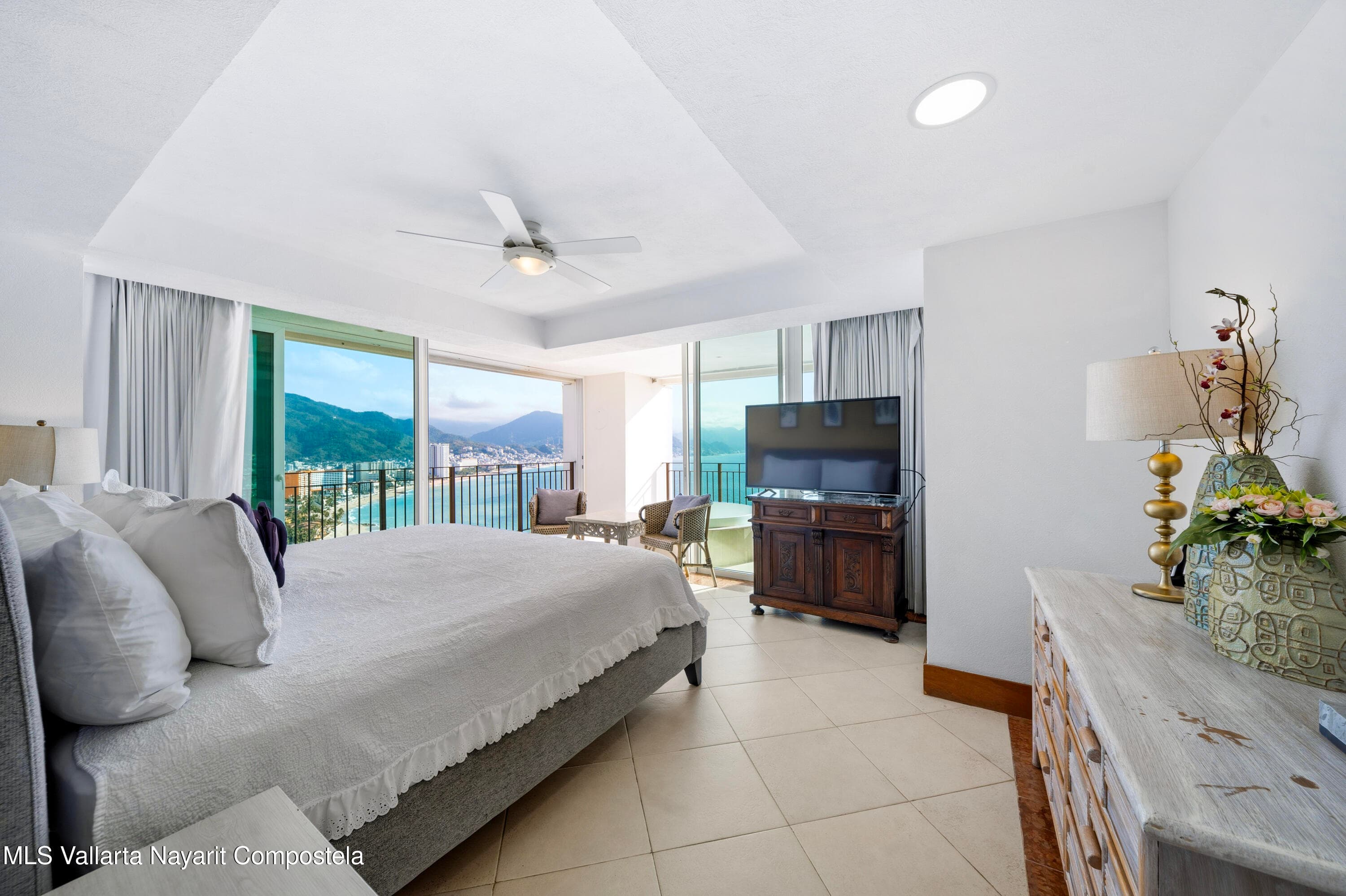 Grand Venetian 23