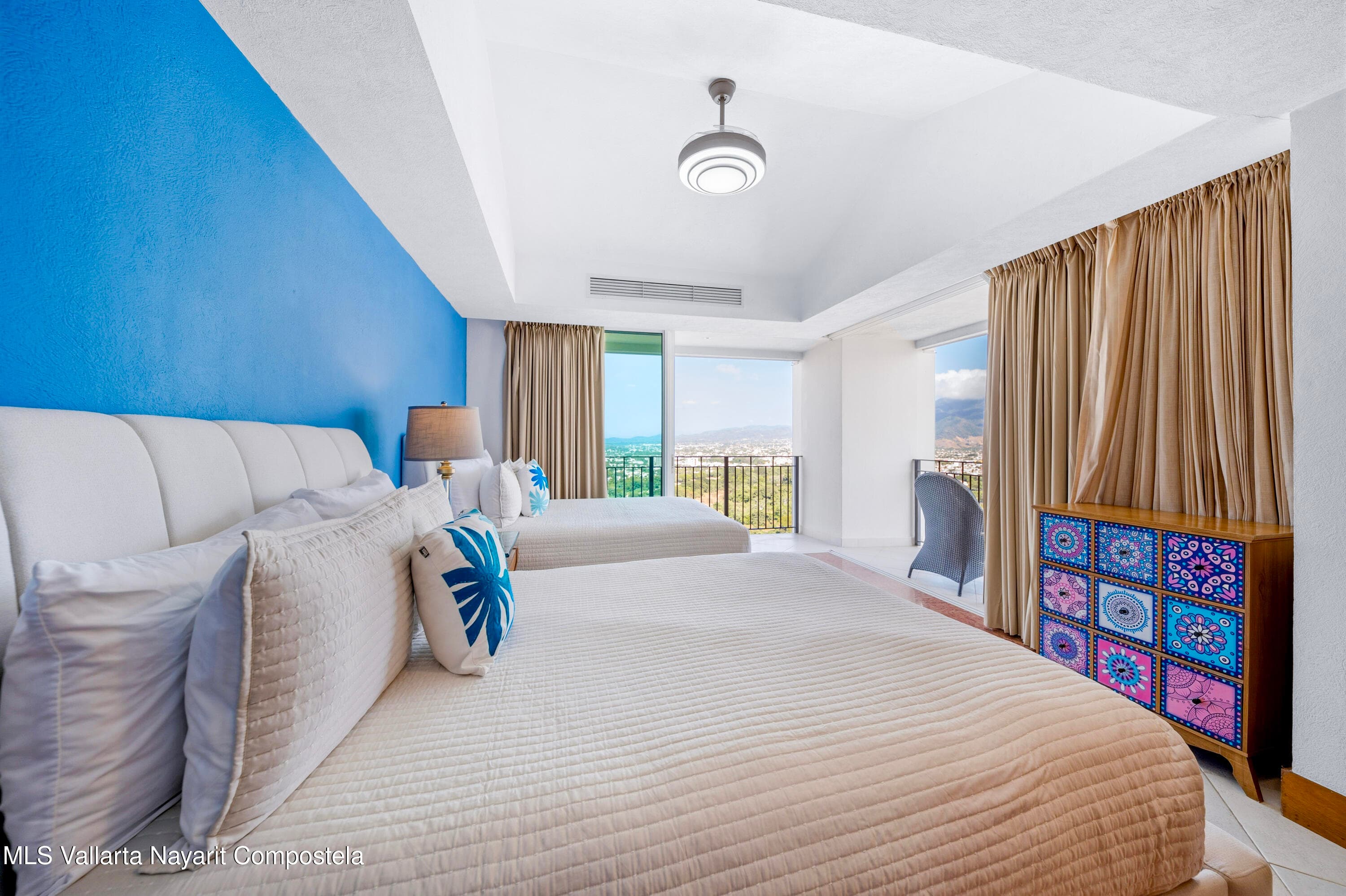 Grand Venetian 32