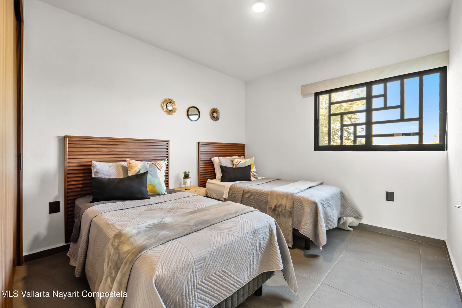315 Paseo Foresta 11