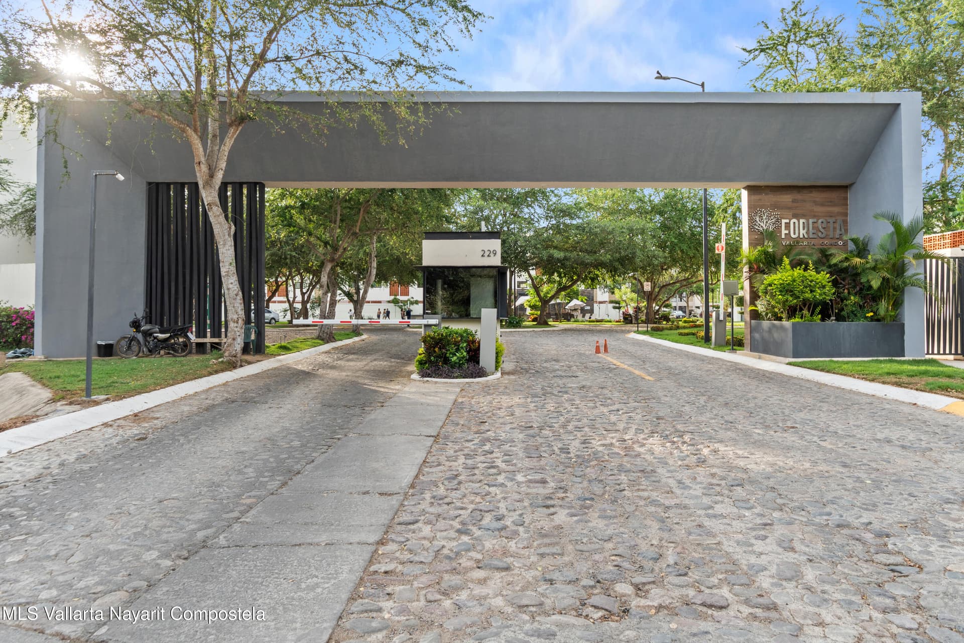 315 Paseo Foresta 27