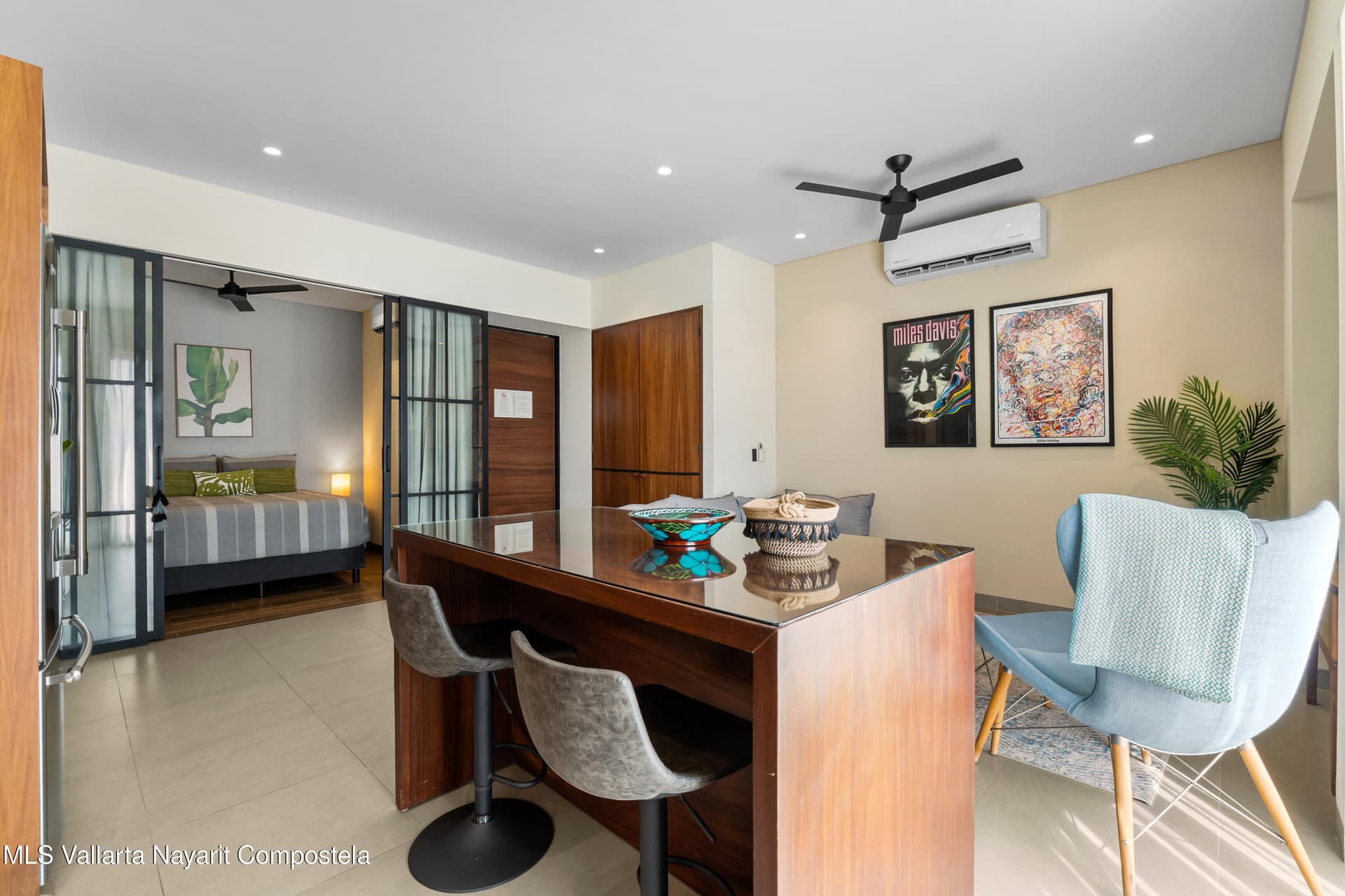 The Colonial 26