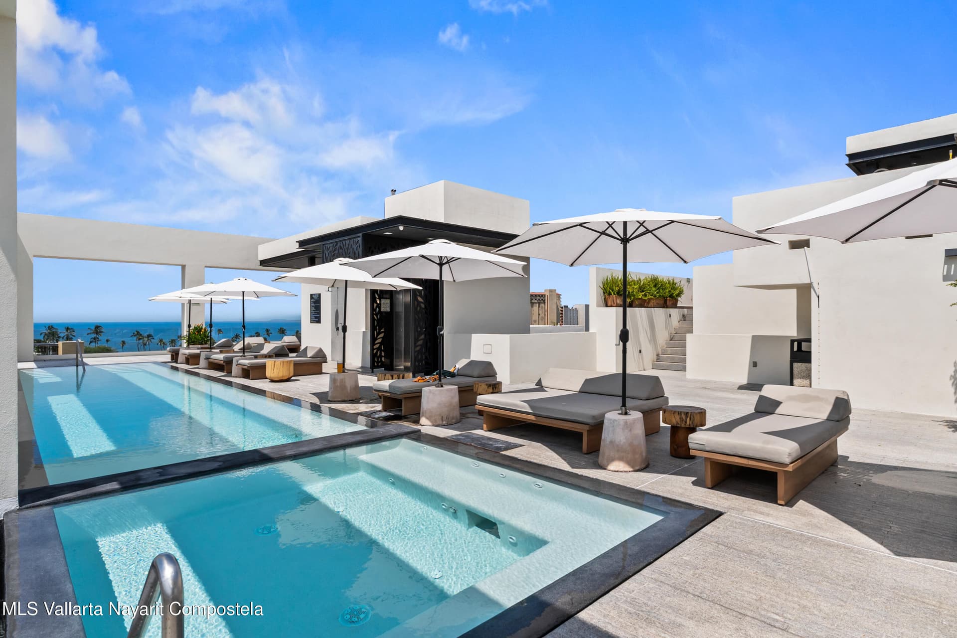 The Colonial 33