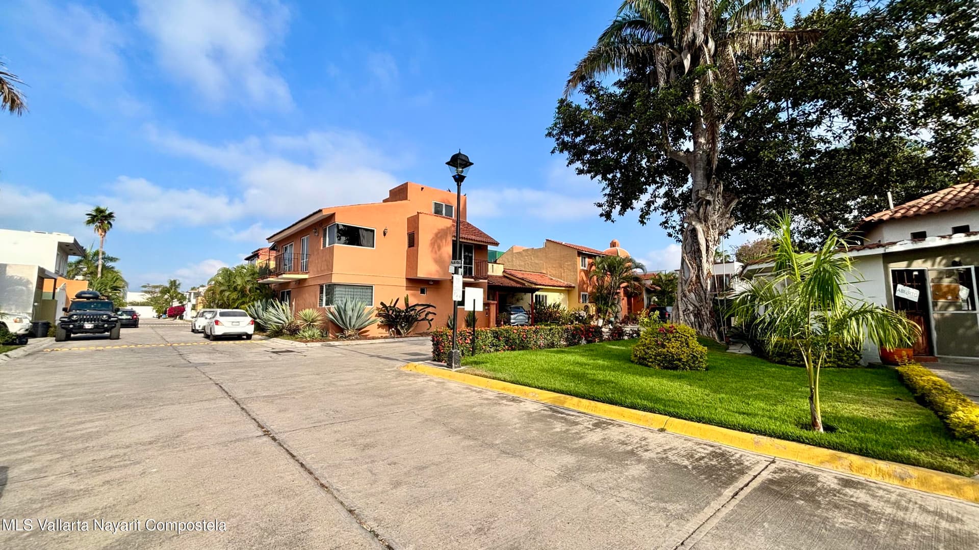 46 Calle Ceibas 6
