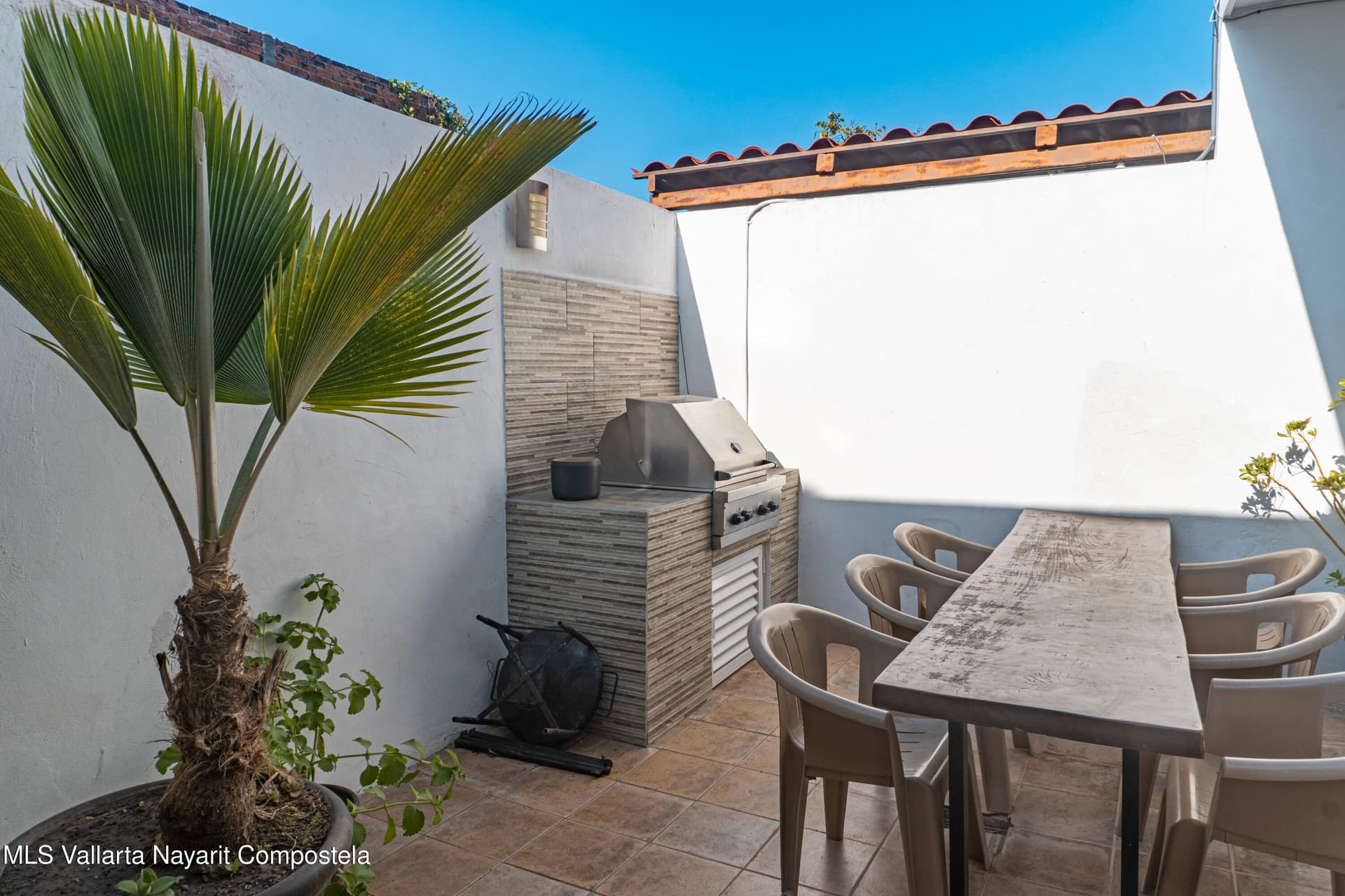 46 Calle Ceibas 15