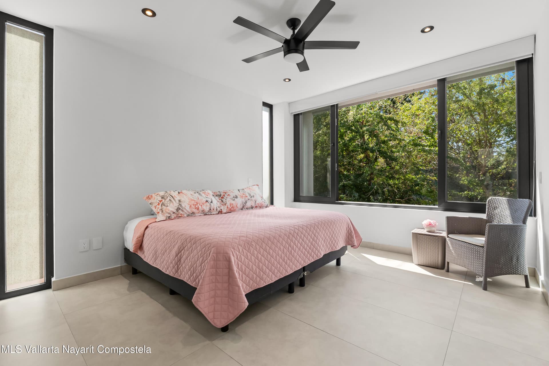 22 P.� De Las Flores 25