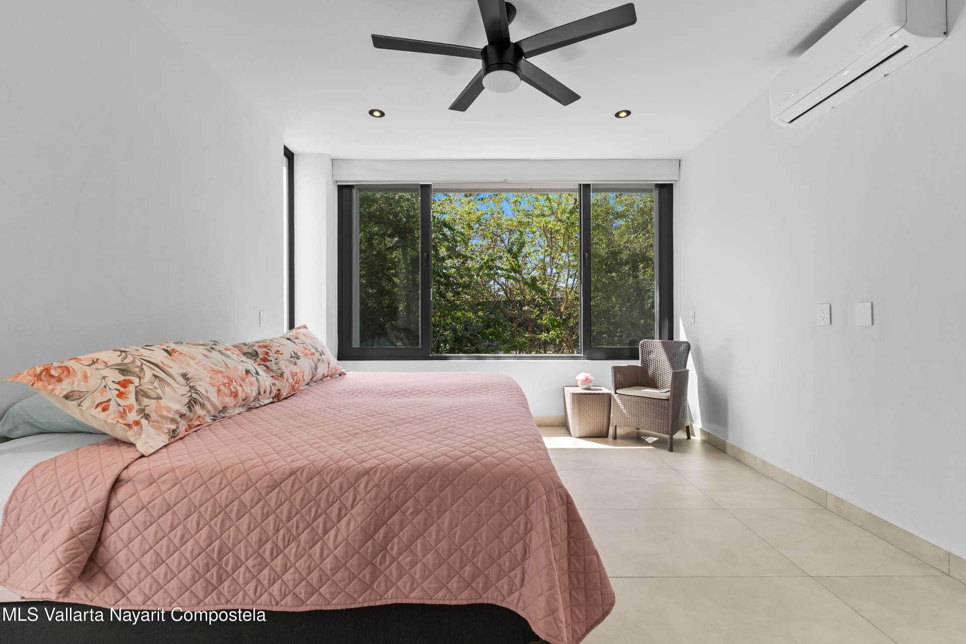 22 P.� De Las Flores 26