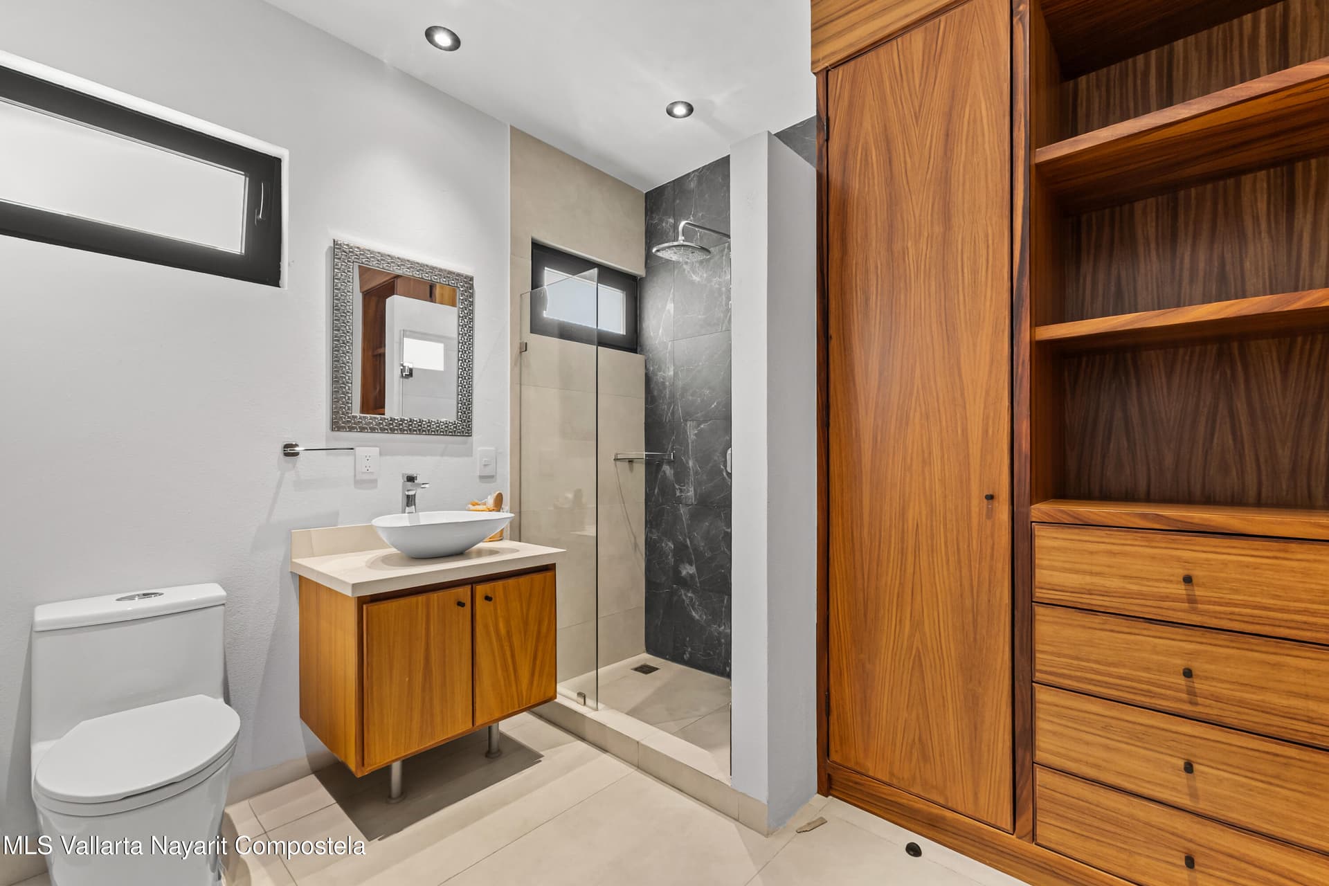 22 P.� De Las Flores 28