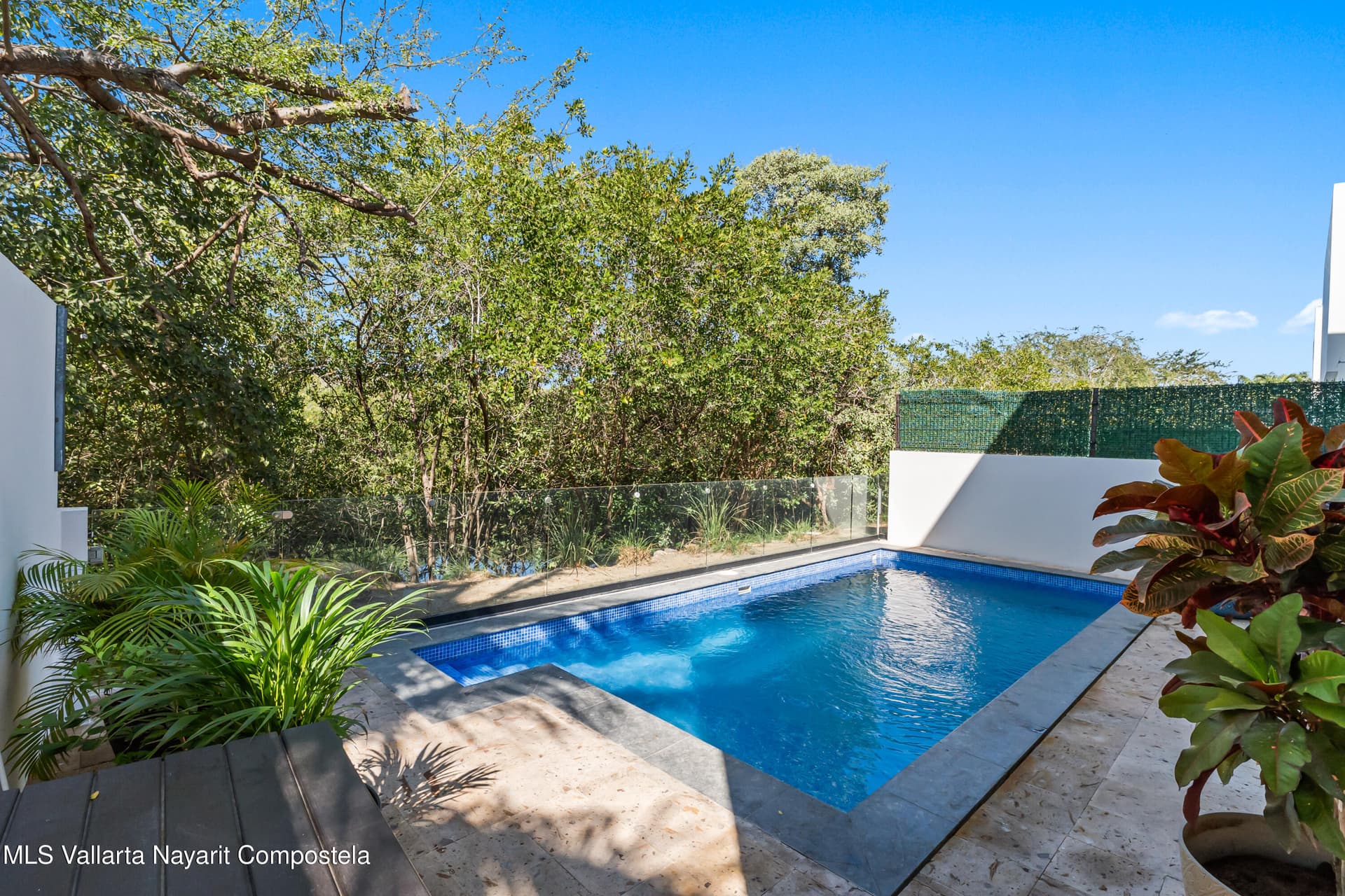 22 P.� De Las Flores 35