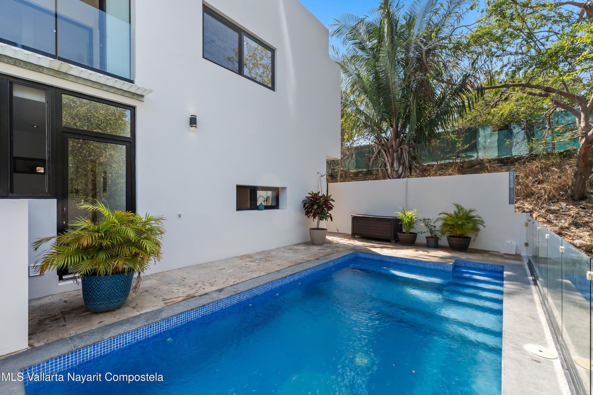 22 P.� De Las Flores 36