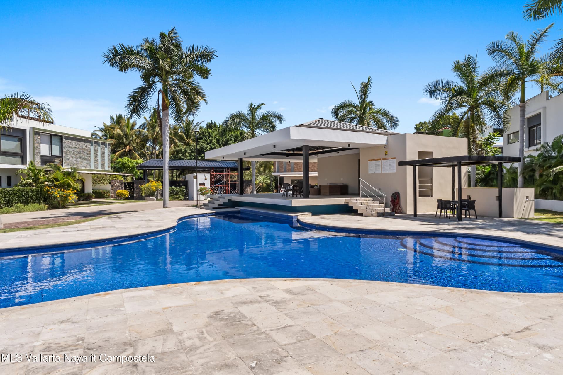 22 P.� De Las Flores 38