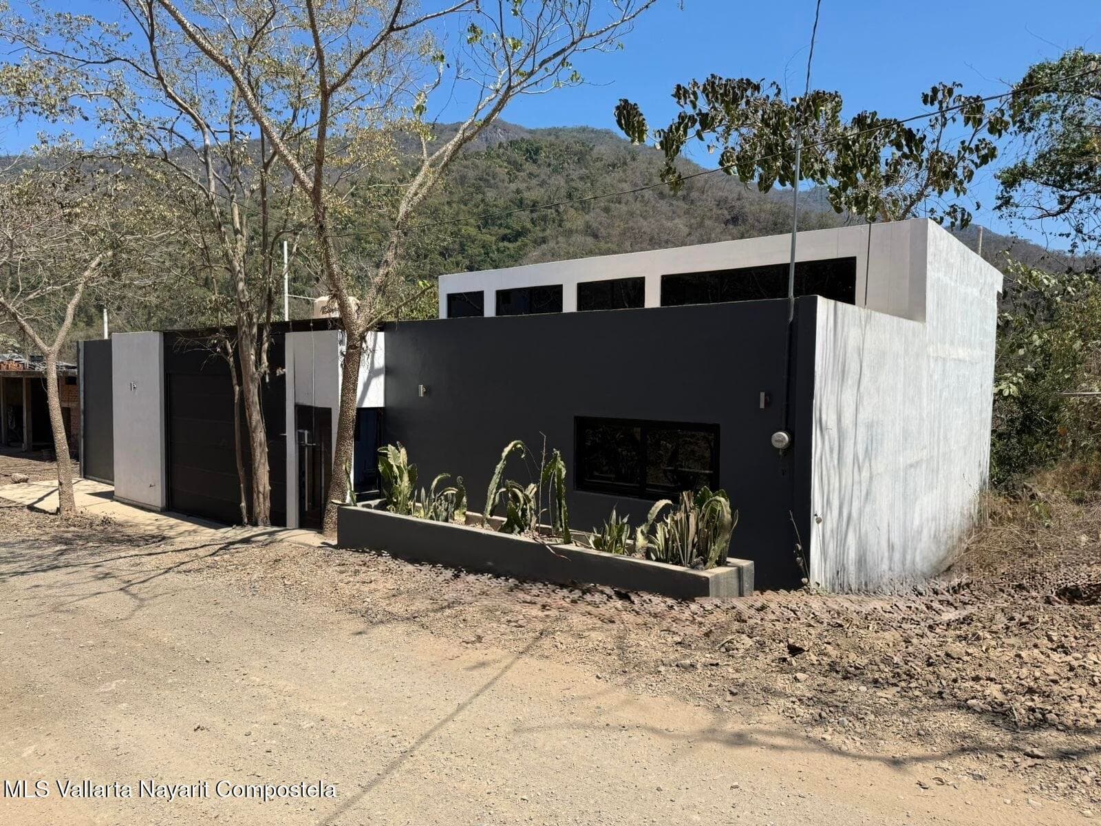 1042 Carmino Vallejo 6