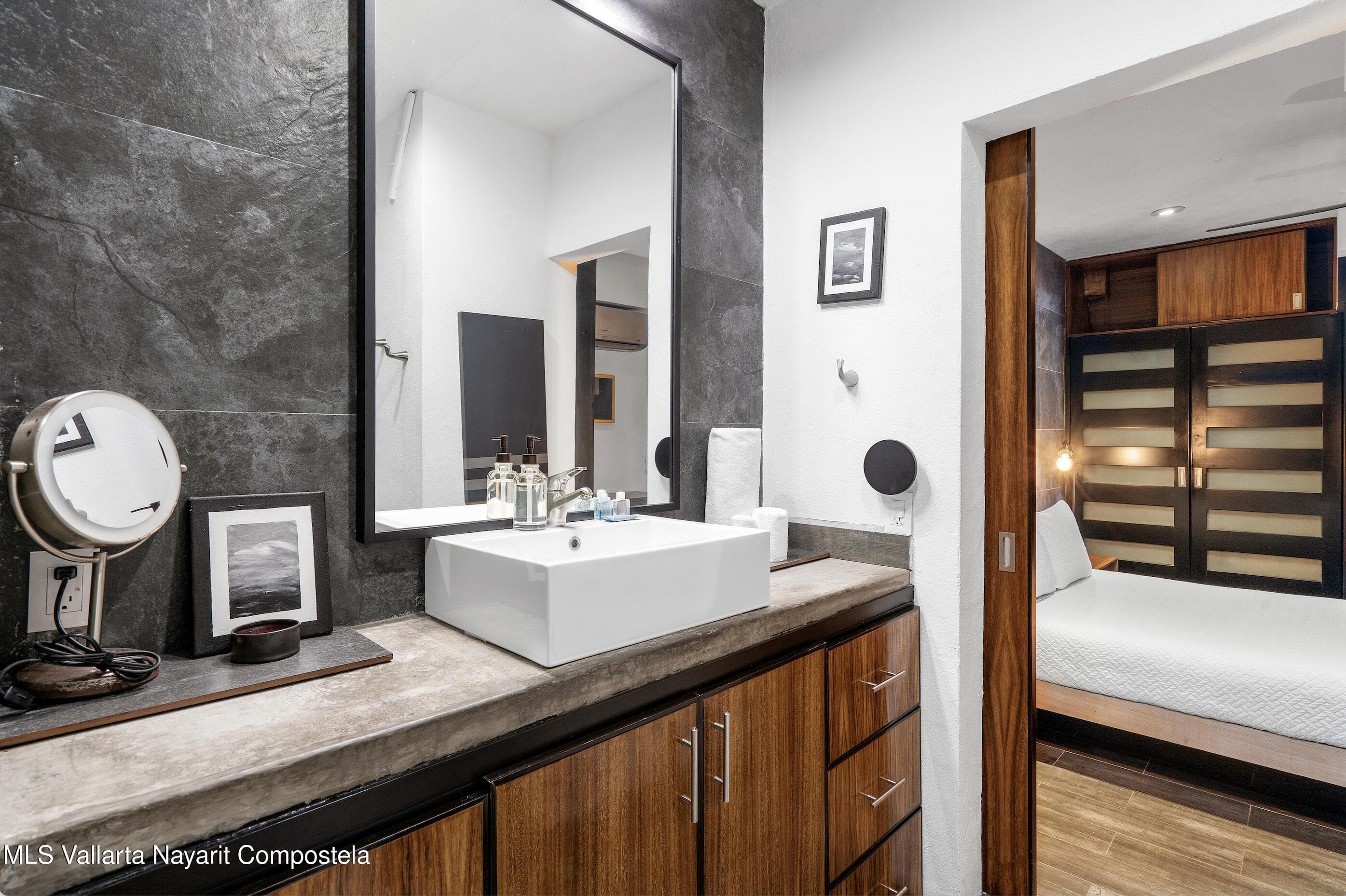 Condo 8
