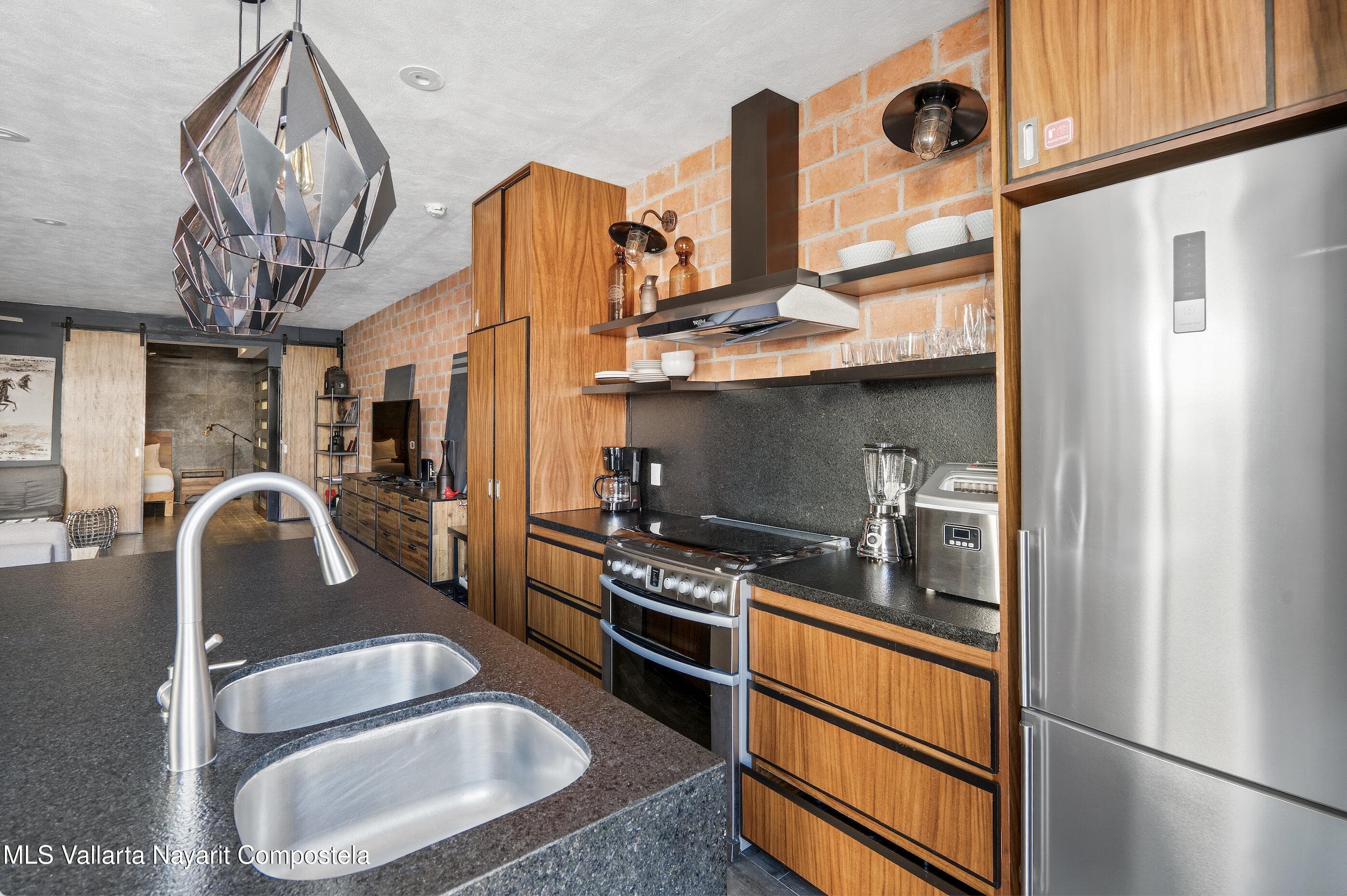 Condo 16